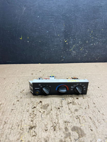 2001 - 2007 GMC Chevrolet Express 1500 Climate Control A/C T8659 DG0