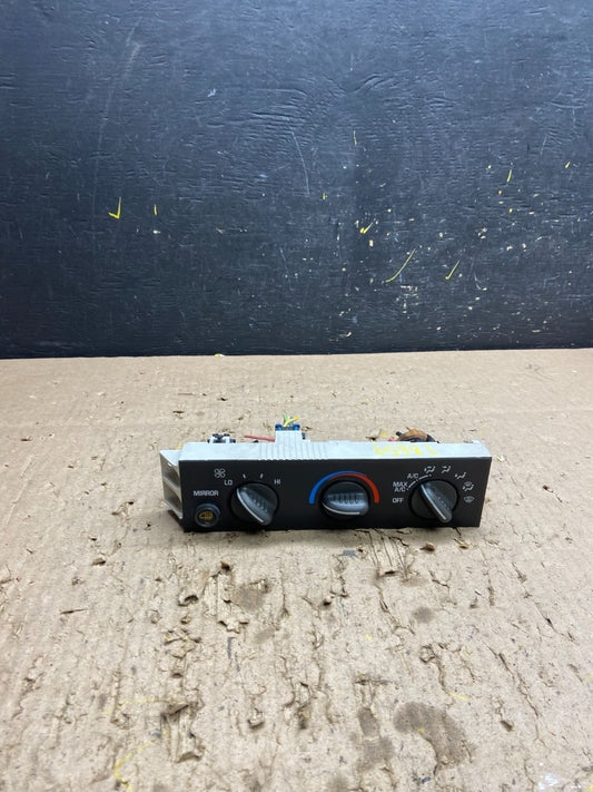 2001 - 2007 GMC Chevrolet Express 1500 Climate Control A/C T8659 DG0