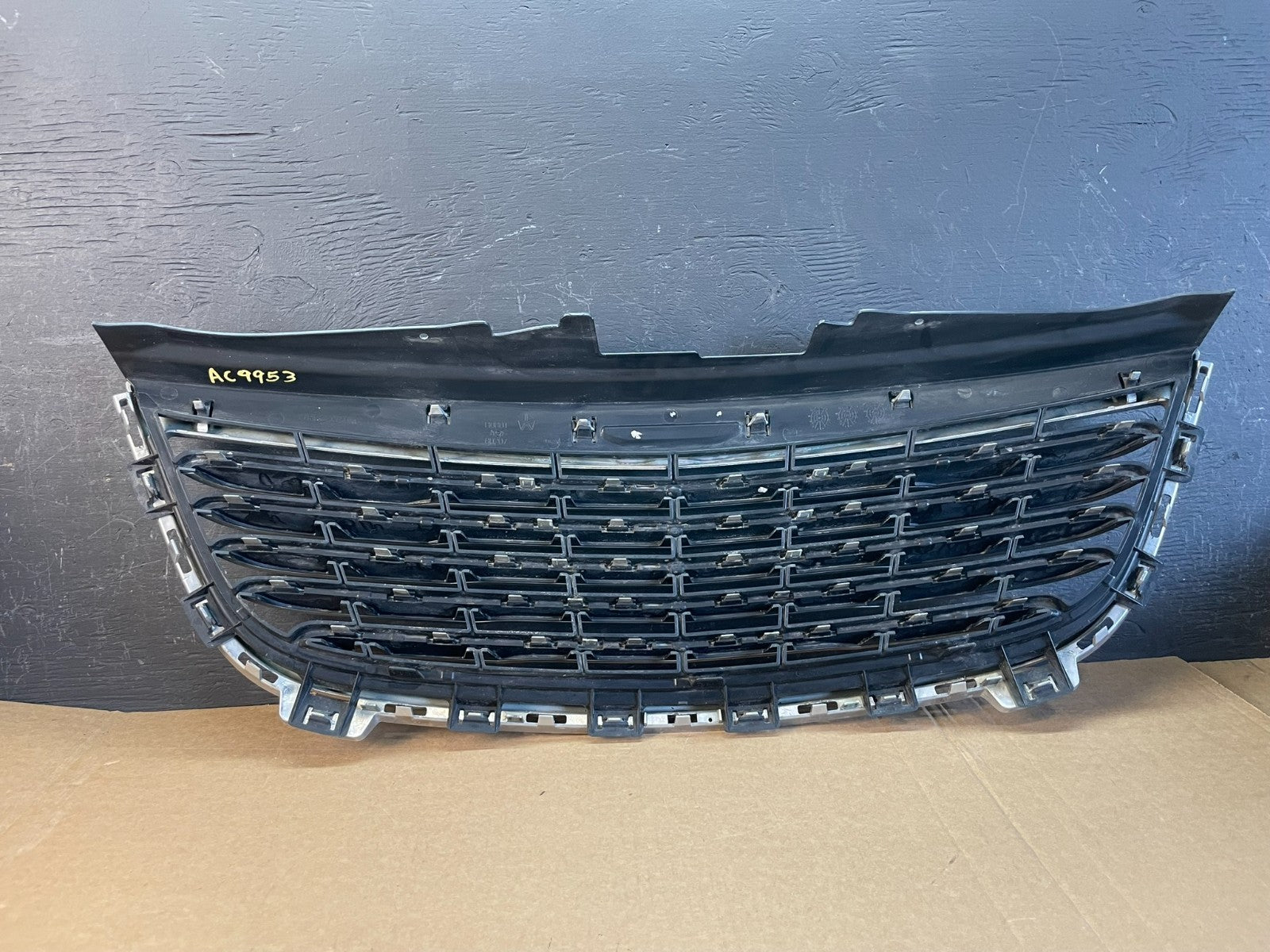 2011 to 2016 Chrysler Town & Country Front Upper Grill Grille ac9953 DG6