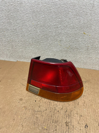 1997-1999 Saturn SL SL1 Sedan Right Passenger RH Side Tail Light OEM Z8033 DW0