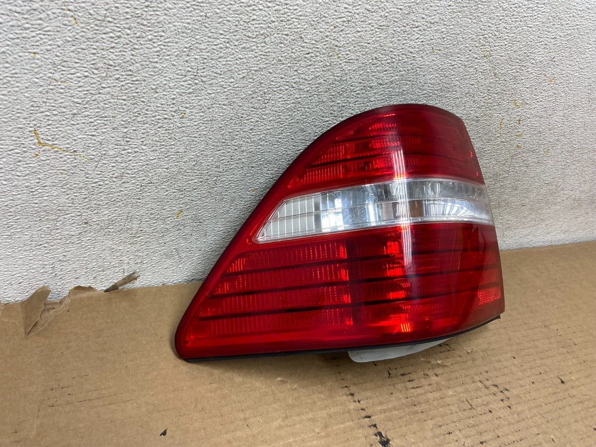 2004 to 2006 Lexus LS430 Left Driver Side Tail Light AH4112 DW1