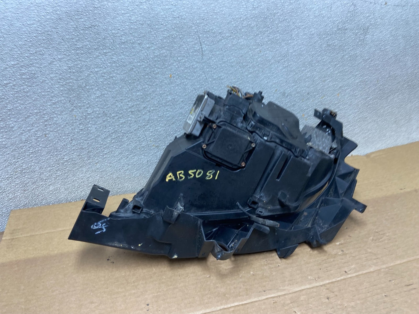 2009-2011 Bmw 3 Series 328i 4/D Sedan Right Passenger Headlight Xenon OEM AB50816