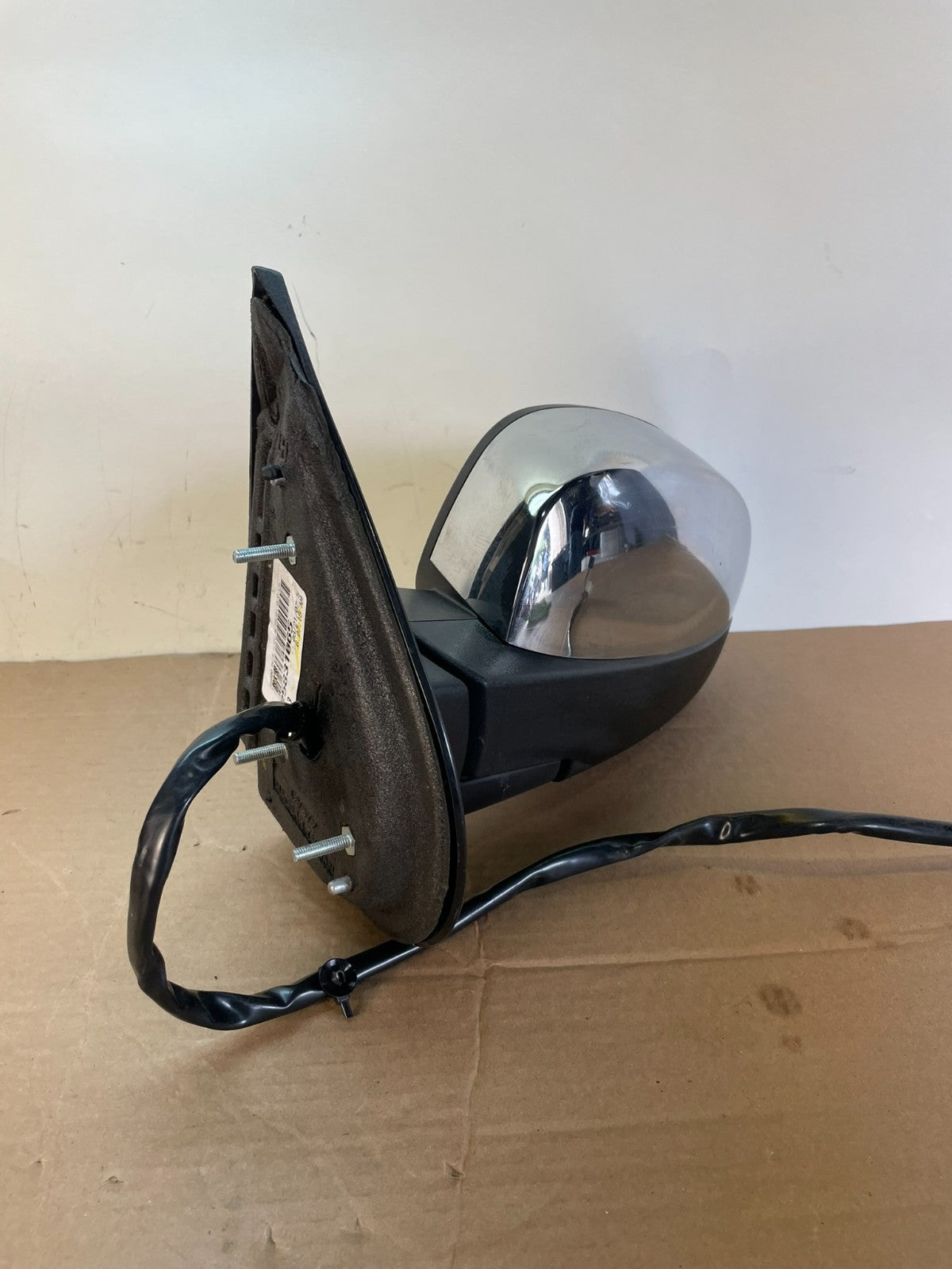 2007 to 2013 Chevrolet Tahoe Silverado Suburban Left Driver Mirror AG7865 DW1