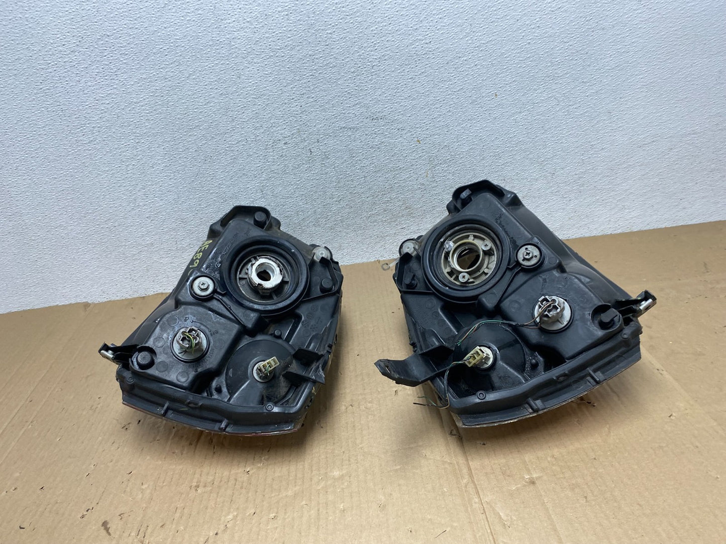 2004 - 2009 Mitsubishi Galant Left+Right Headlights Halogen Aftermarke AE8969 DW12