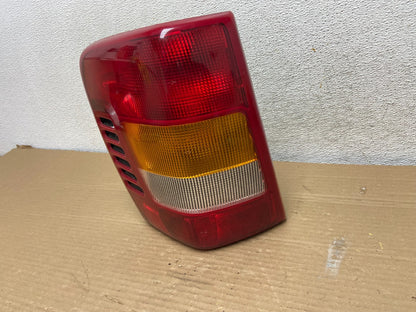 1999 - 2004 Jeep Grand Cherokee WJ Left Driver Lh Tail Light AG8966 DW2