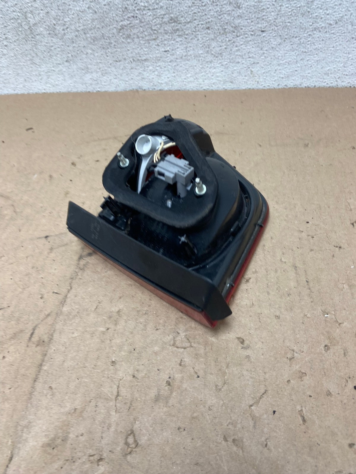 2009-2011 Volkswagen Tiguan Left Driver Side Inner Tail Light AG4840 LK5
