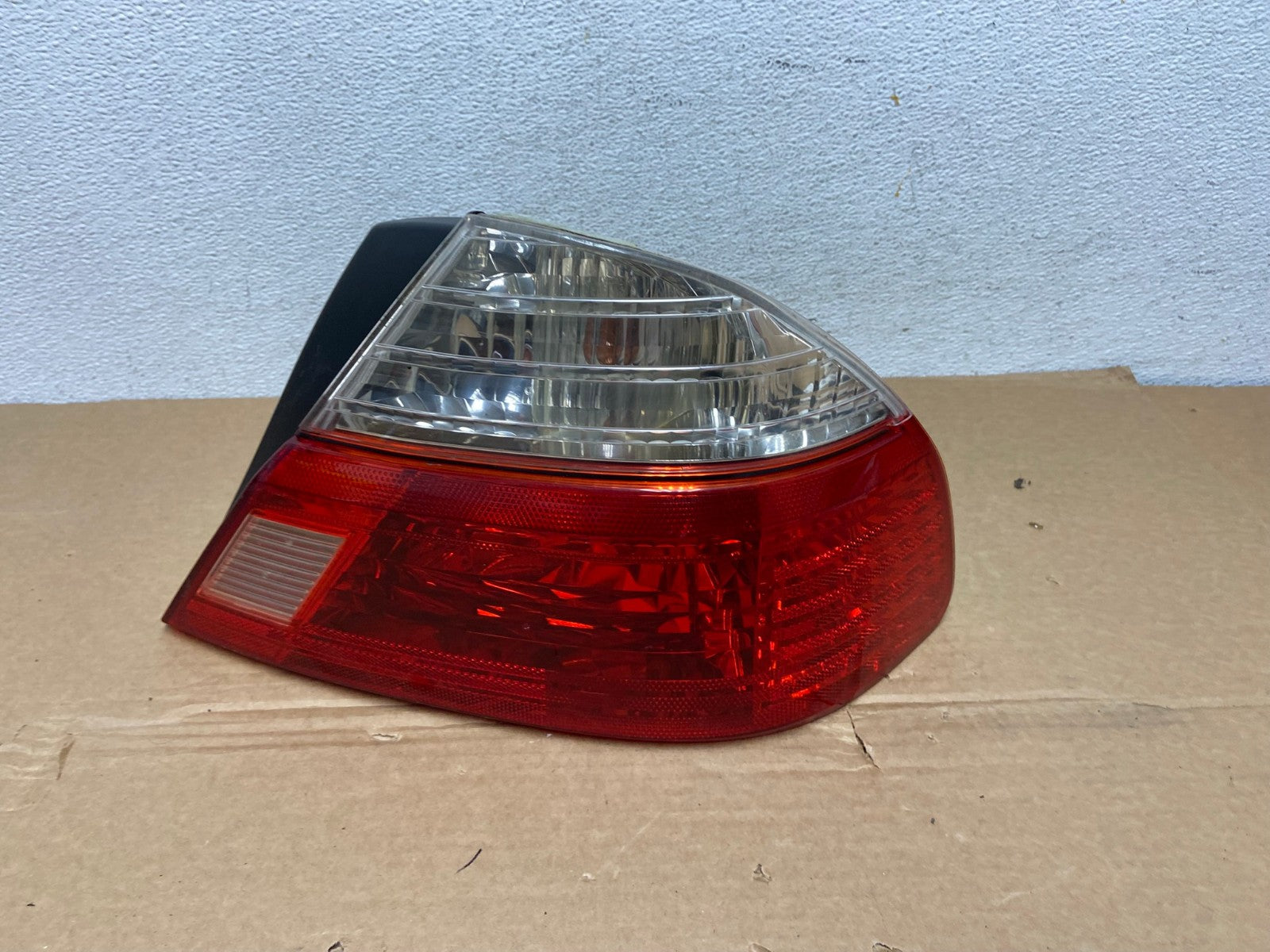 2003 to 2004 Toyota Avalon Right Passenger RH Side Tail Light AD3796 LK0