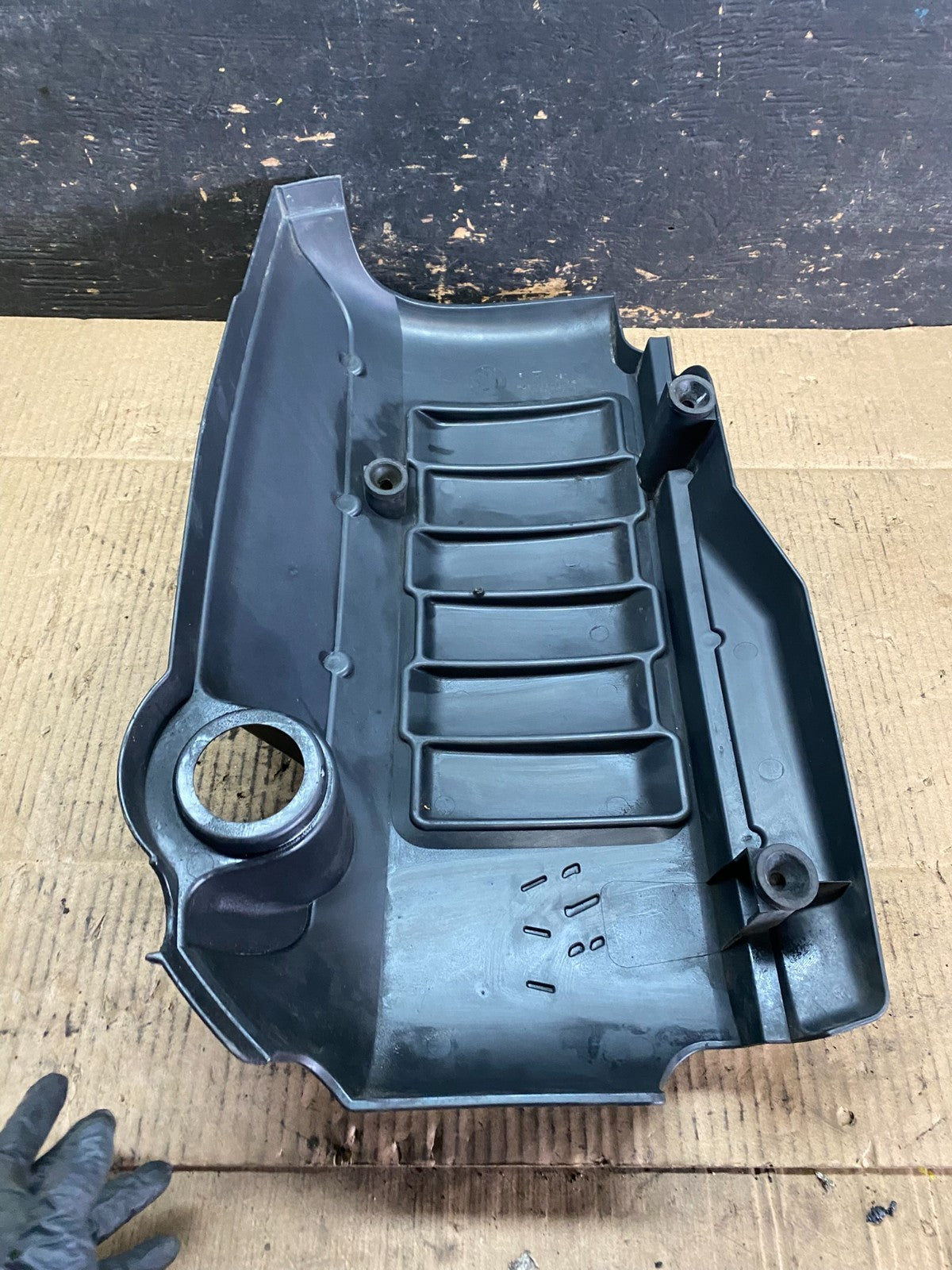 2007 to 2008 GMC Acadia 3.6L VVT Engine Cover Shield OEM T6636 DG7