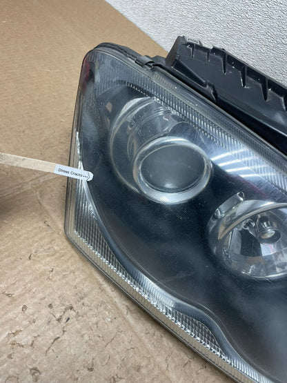 2004 to 2006 Chrysler Pacifica Headlight Right Passenger Xenon OEM Y8907 DW4
