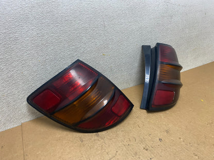 2003 - 2008 Pontiac Vibe Left+Right Side Tail Lights OEM Z7911 DW2