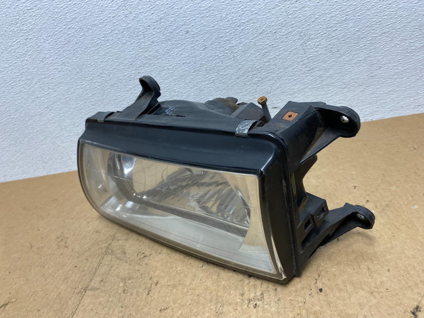 2000 to 2002 Honda Passport Left Driver LH Side Headlight AC3320 DW1