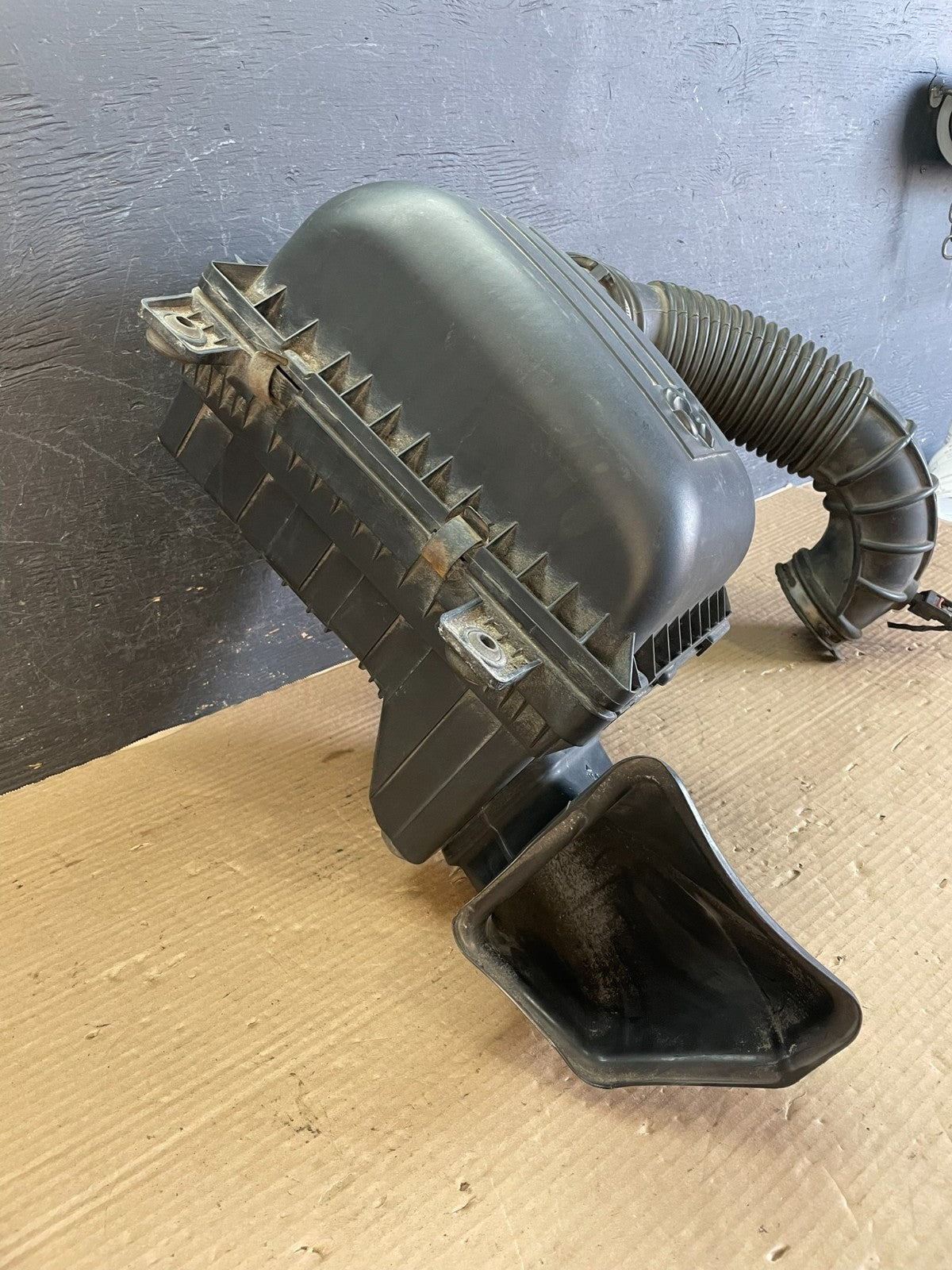 2002-2018 Dodge Ram 1500 5.7L Air Cleaner Filter Box AF3505 DW1