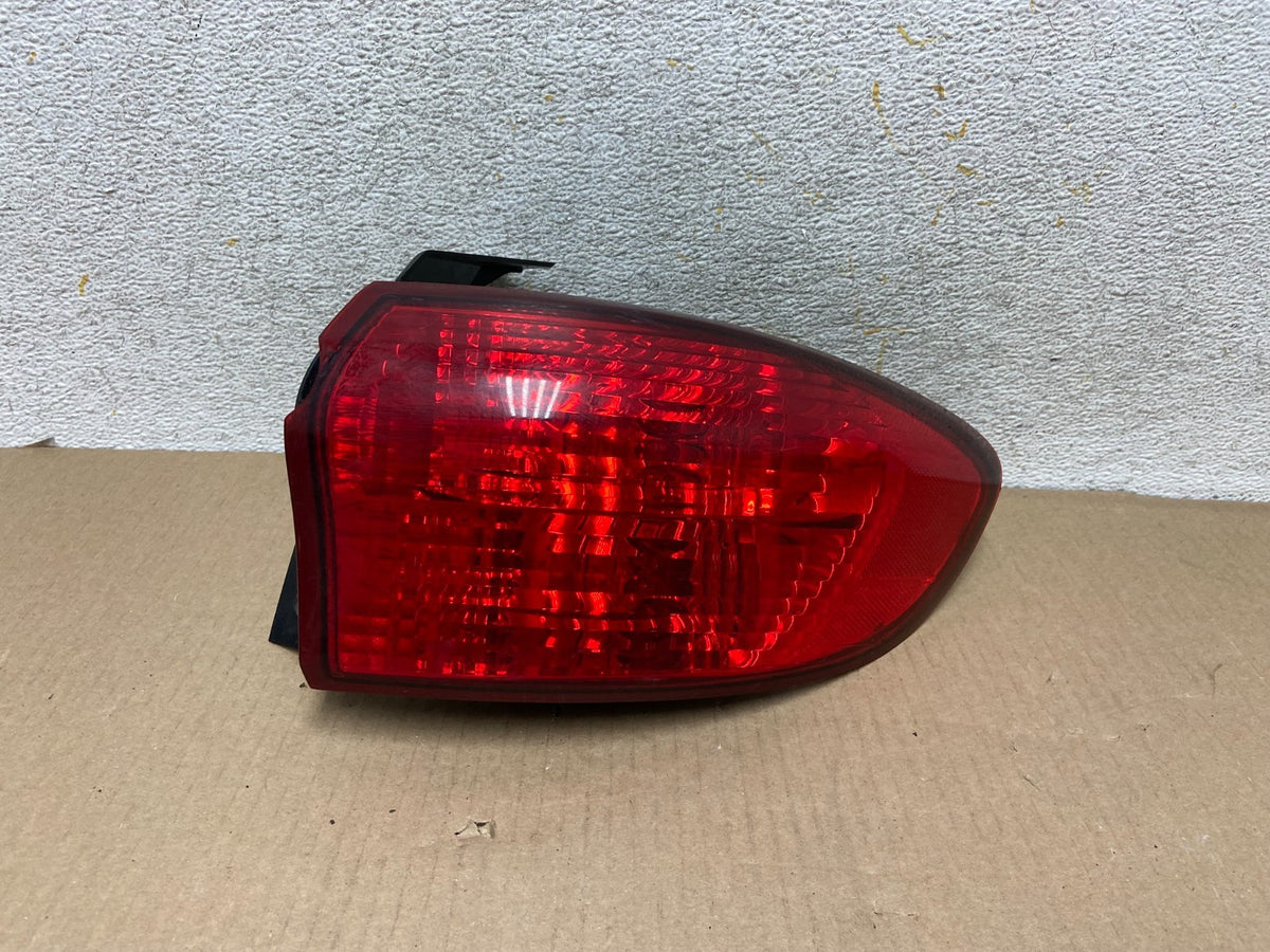 2006-2007 Subaru Tribeca B9 Right Passenger Rh Side Tail Light AH4368 DW0