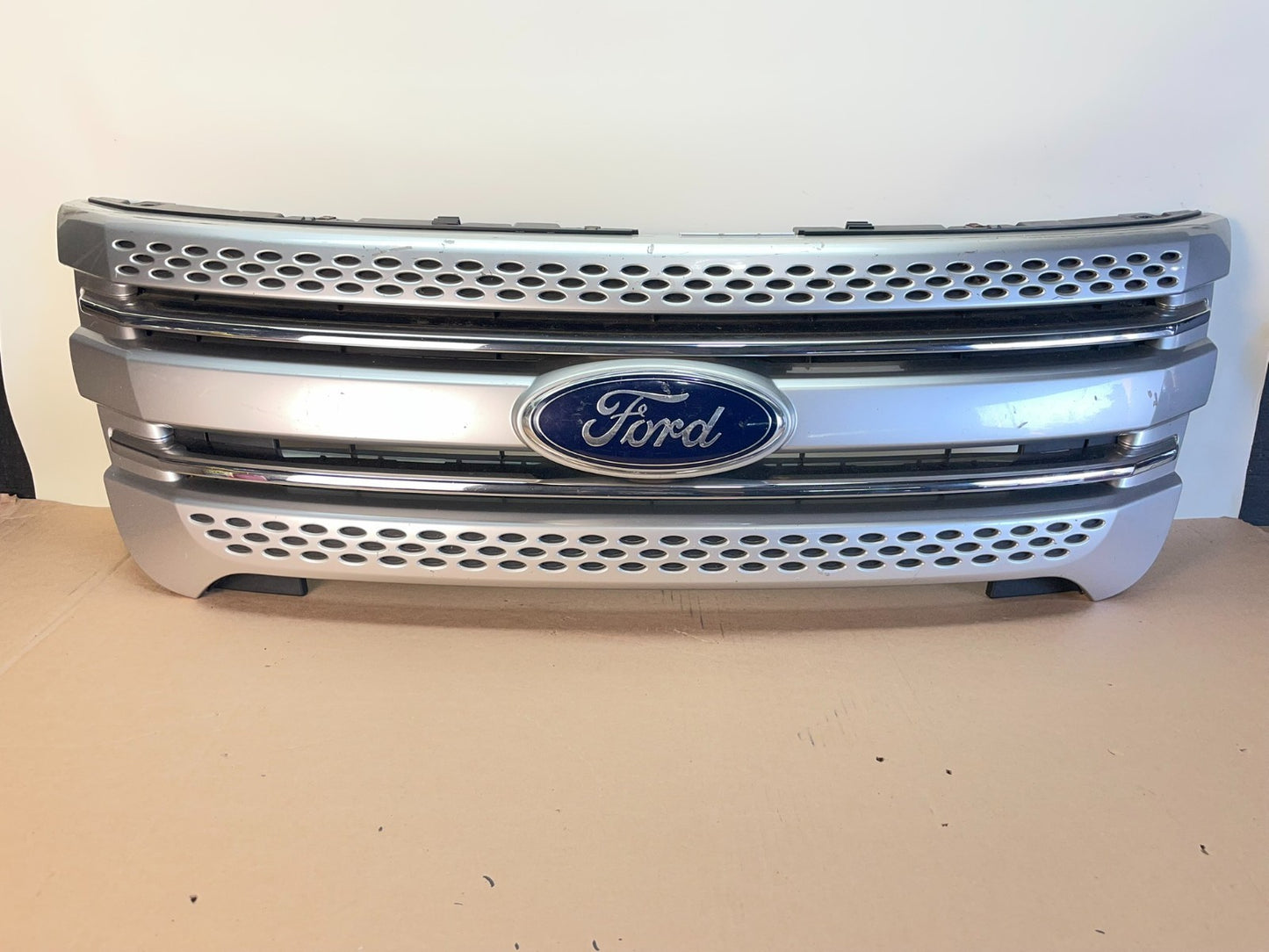 2011 to 2015 Ford Explorer Upper Front Grill Grille AG1010 DG0