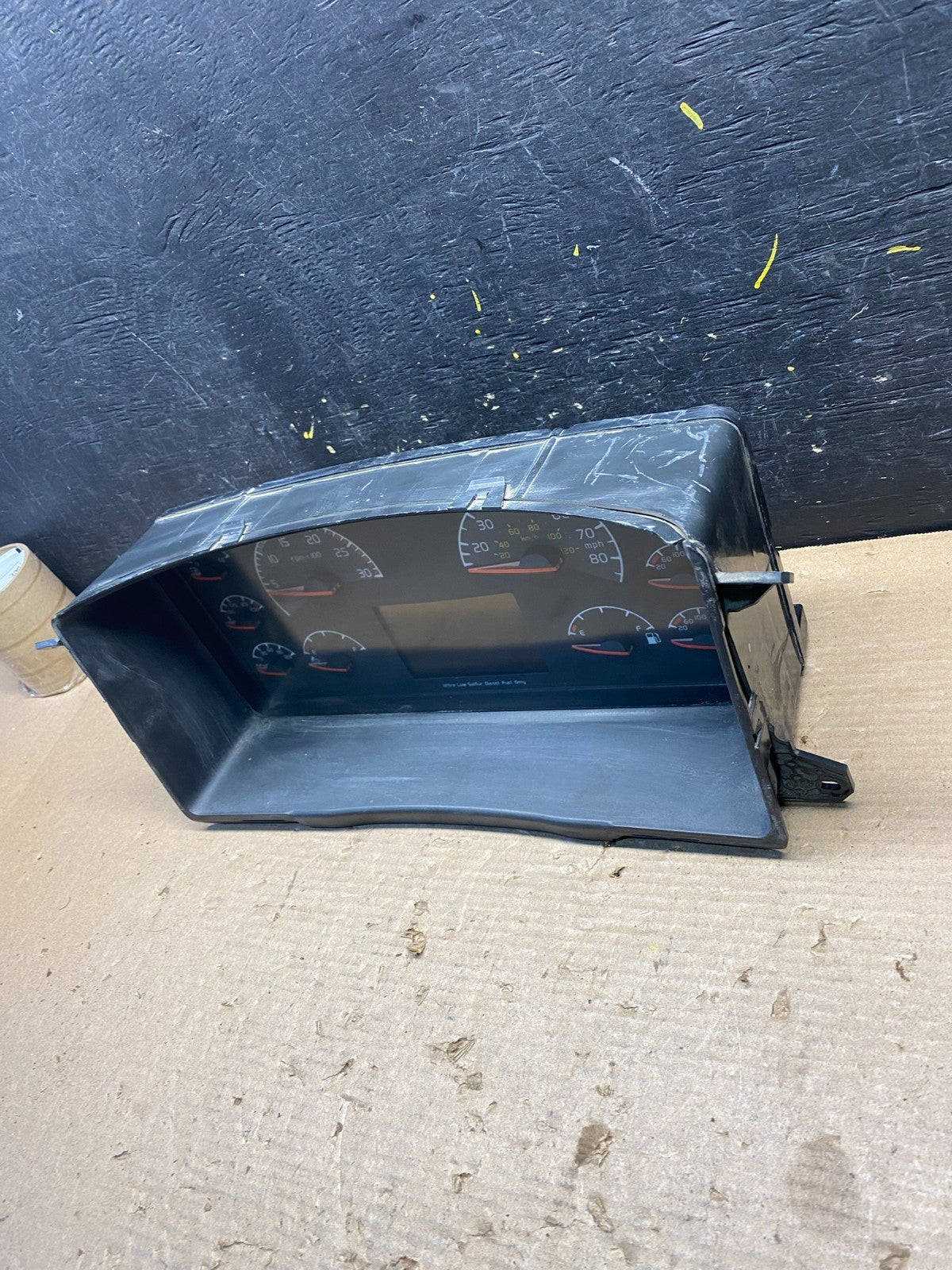 2016 to 2017 Volvo VN Speedometer Cluster Gauge S8831 DG1