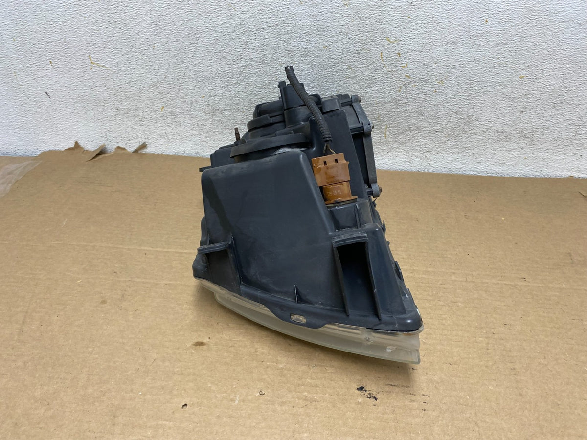 Xenon 2003-2006 Lincoln Navigator Right Passenger Side Headlight AH4004 DW7