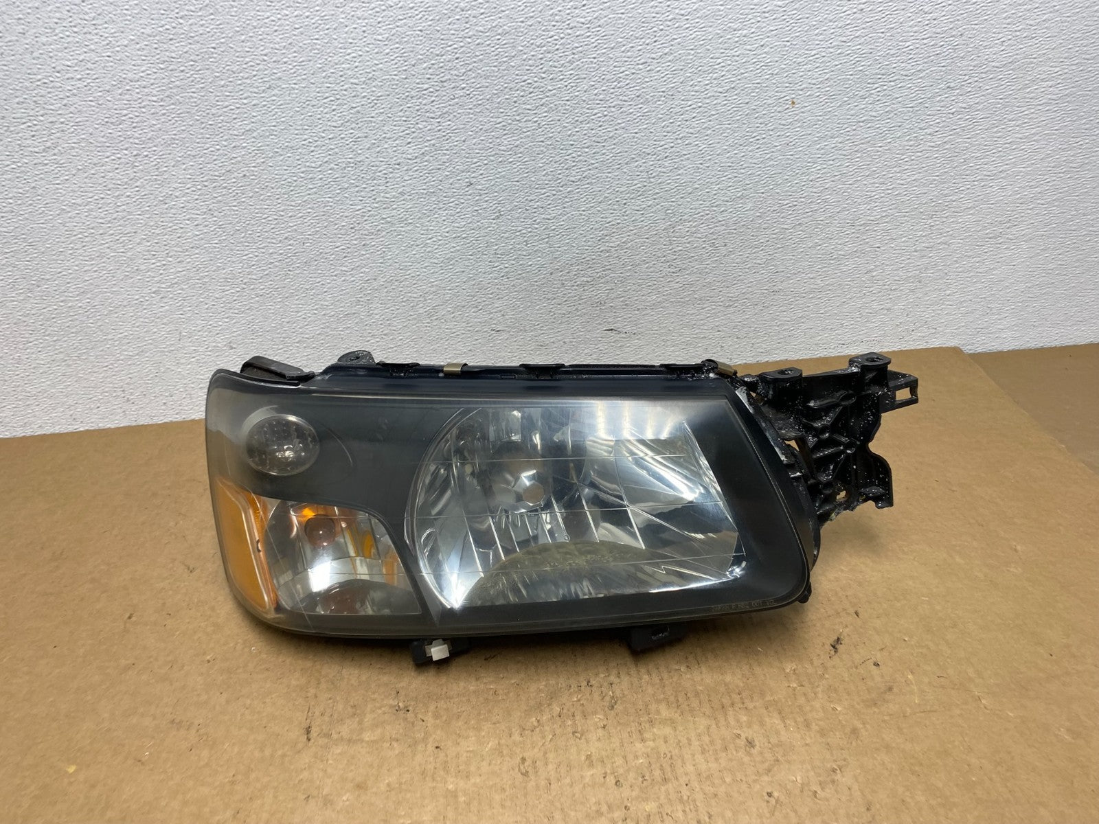 2003 2004 Subaru Forester Right RH Side Headlight Halogen Oem AC2992 DW0