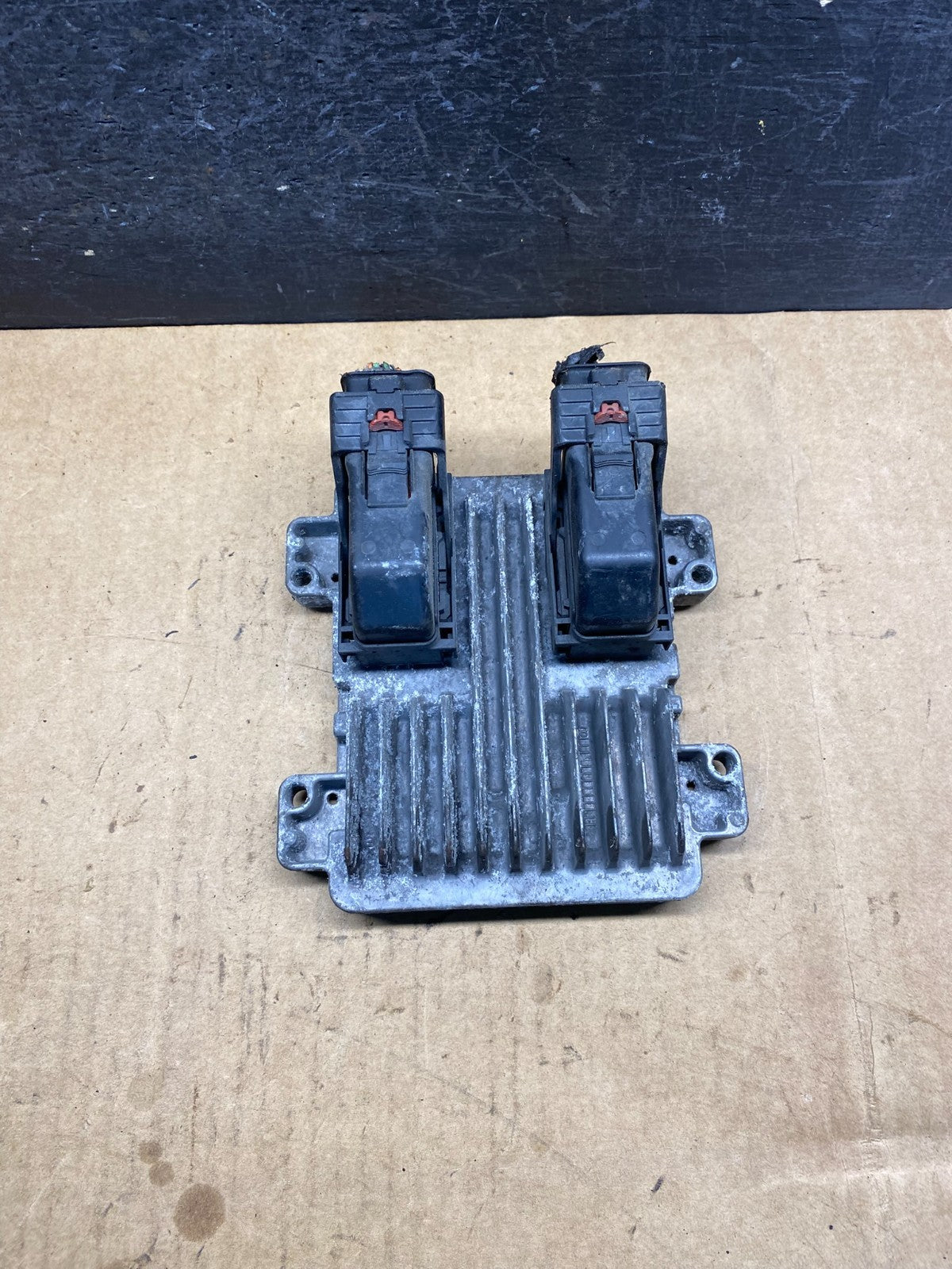 2010-2014 Chevrolet Yukon Tahoe Suburban Engine Control Module ECM ECU AH7233 DW0