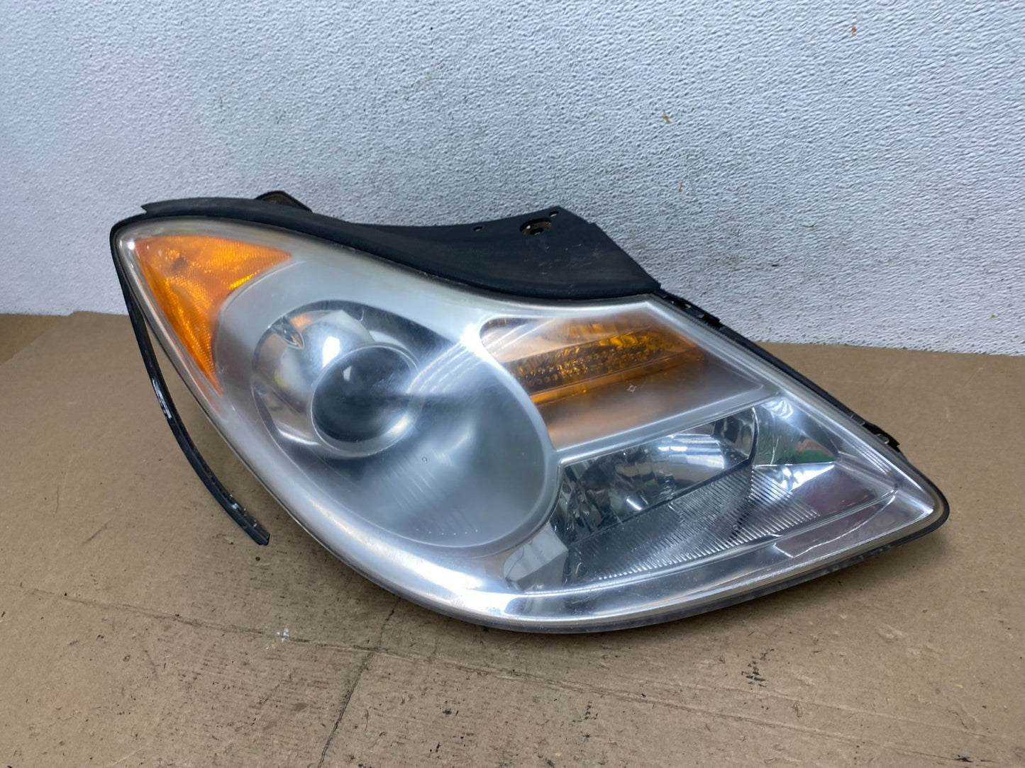 2007 to 2012 Hyundai Veracruz Right Passenger RH Headlight Halogen AF5146 DW1