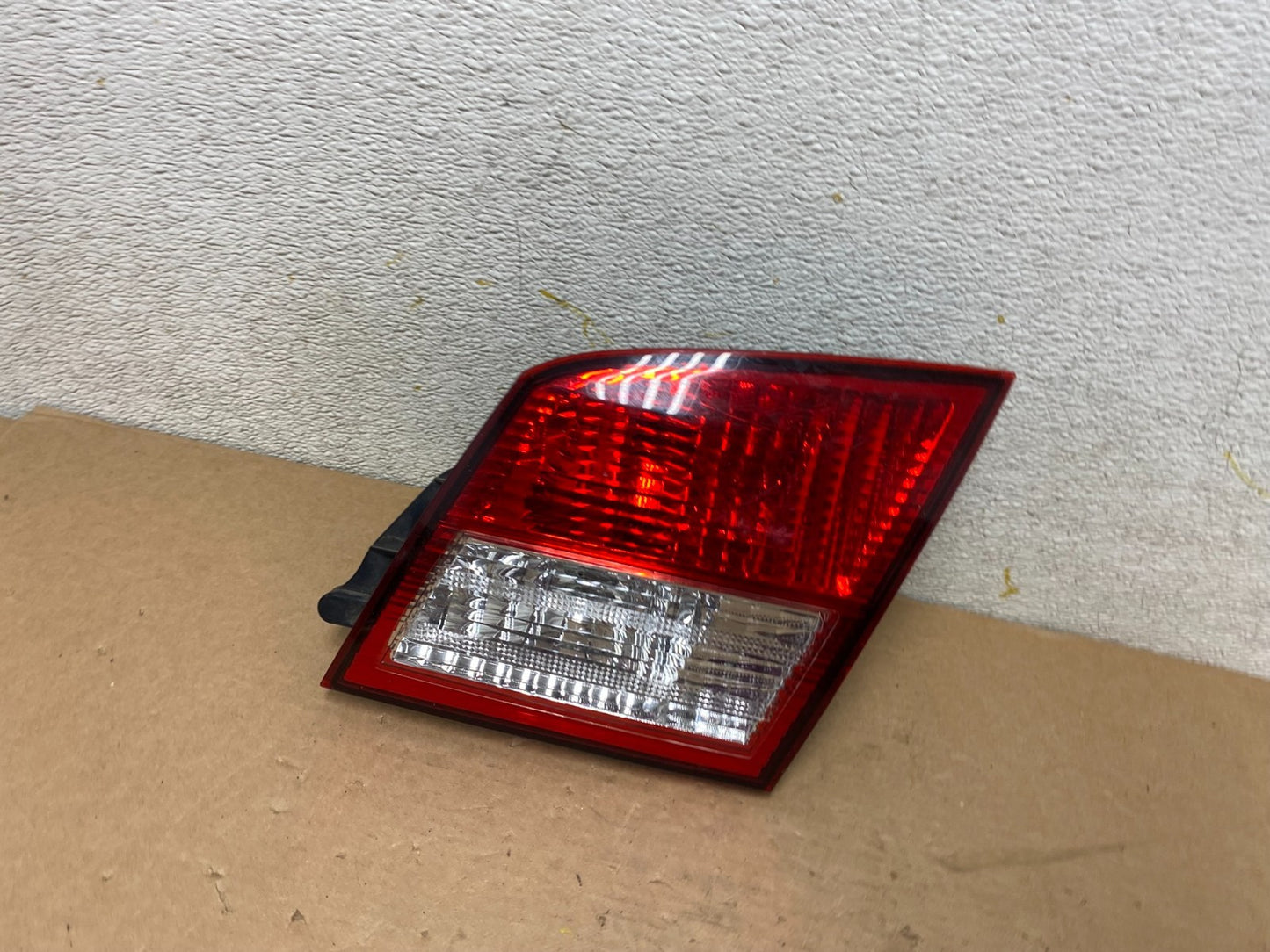 2002-2004 Infiniti i35 Inner Right Passenger Rh Side Tail Light OEM O9780 DW1