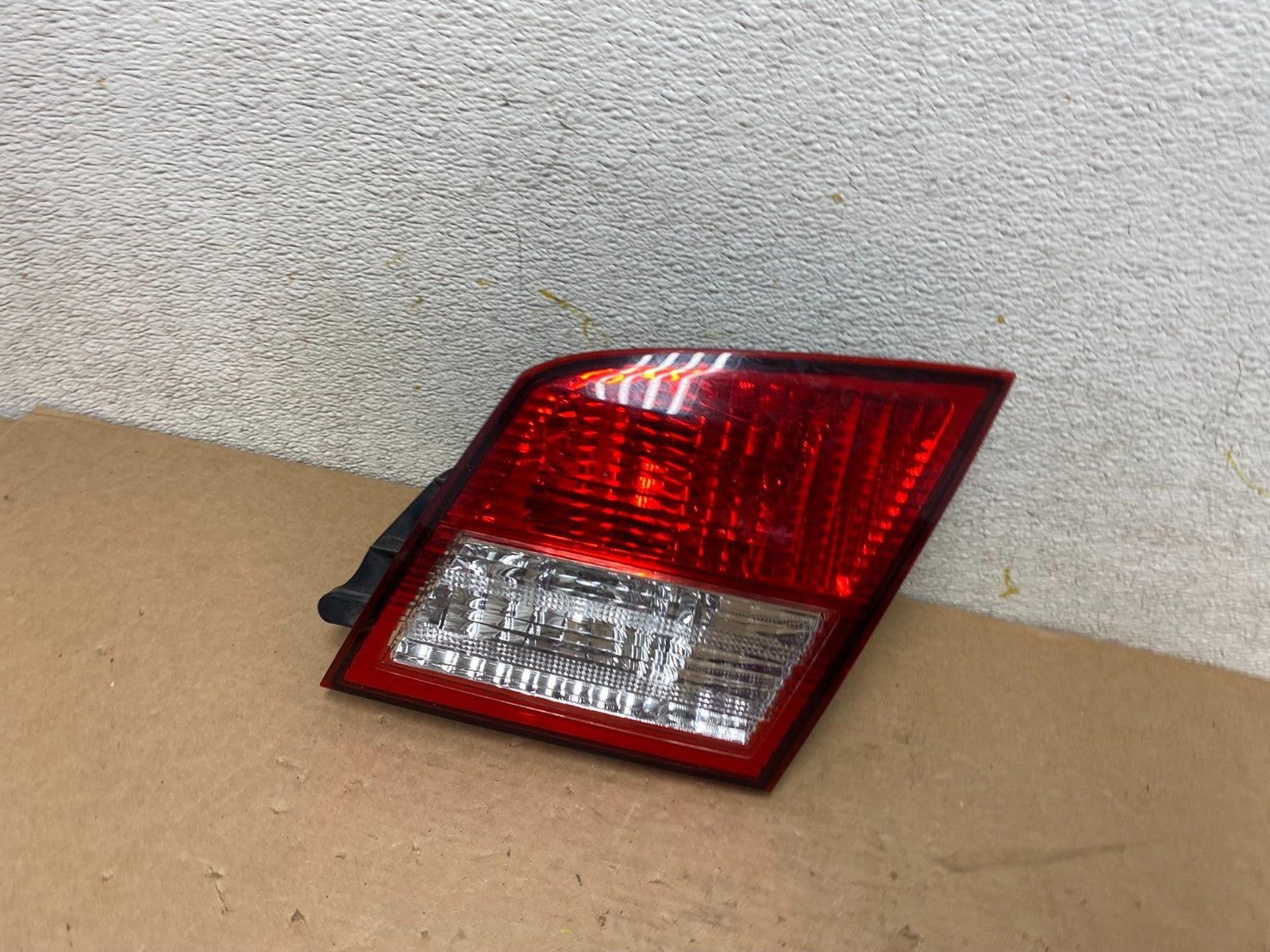 2002-2004 Infiniti i35 Inner Right Passenger Rh Side Tail Light OEM O9780 DW1