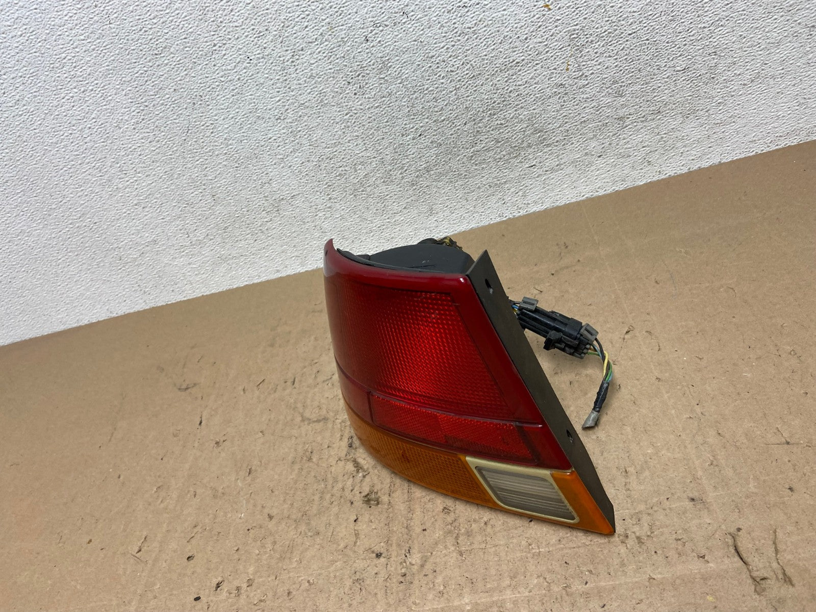 1997-1999 Saturn SL SL1 Sedan Left Driver Lh Side Tail Light AE6612 LK1