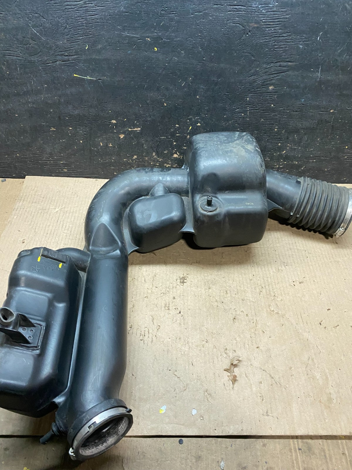 2011 - 2013 Dodge Durango 3.6L Resonator Air Intake Tube OEM  u7736 DG6