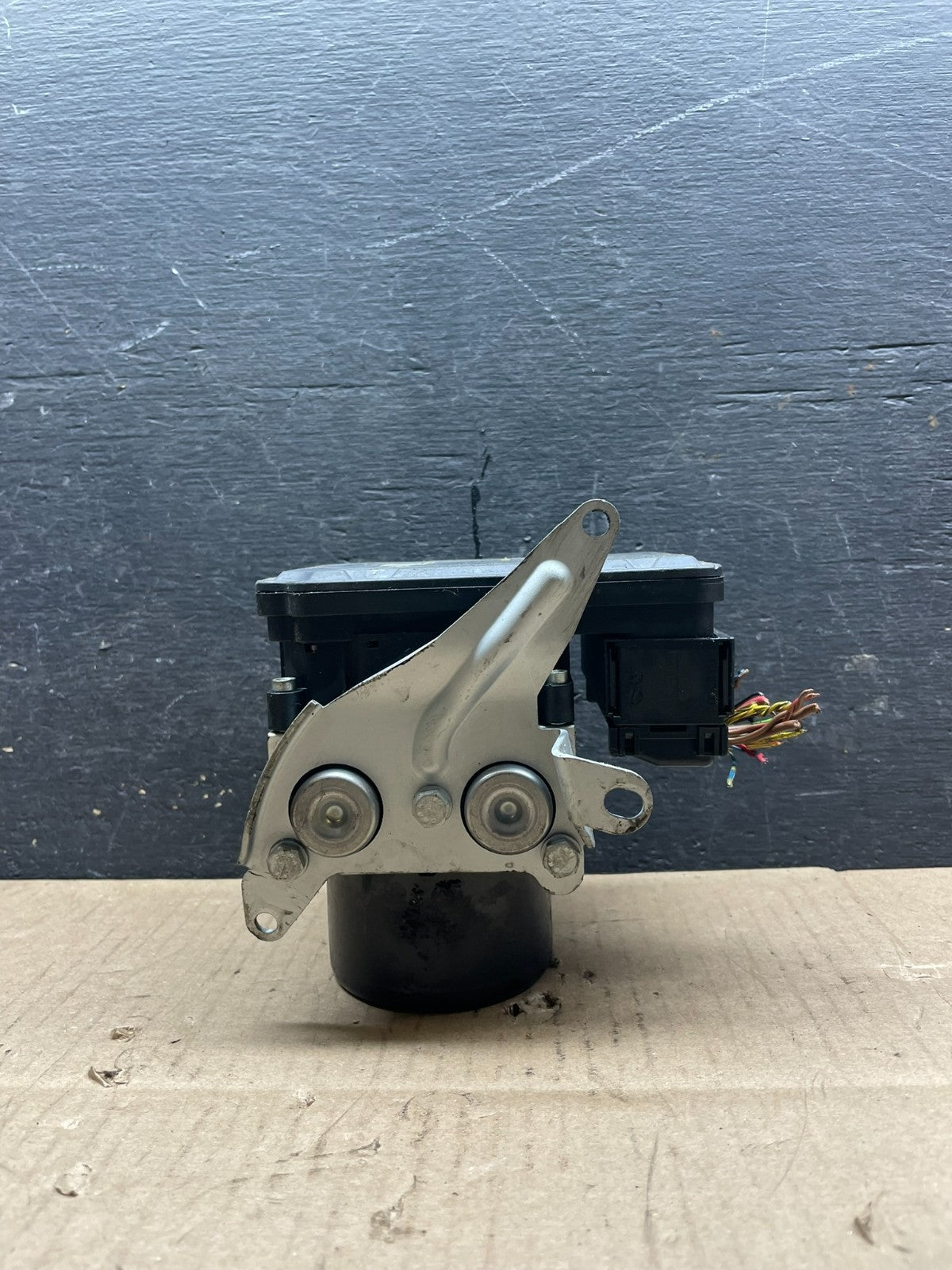 2006 BMW 325i ABS Anti-Lock Brake Pump 6774930-01 OEM R1777 DG0