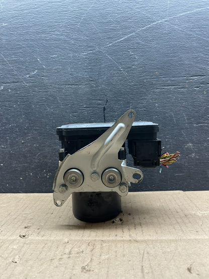 2006 BMW 325i ABS Anti-Lock Brake Pump 6774930-01 OEM R1777 DG0