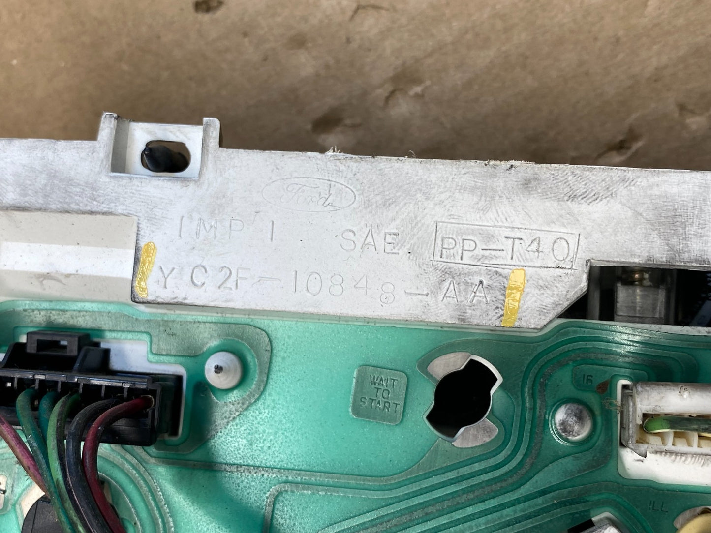 2001 - 2002 Ford Econoline E250 E350 Van Speedometer Instrument Cluster ab2182DG6