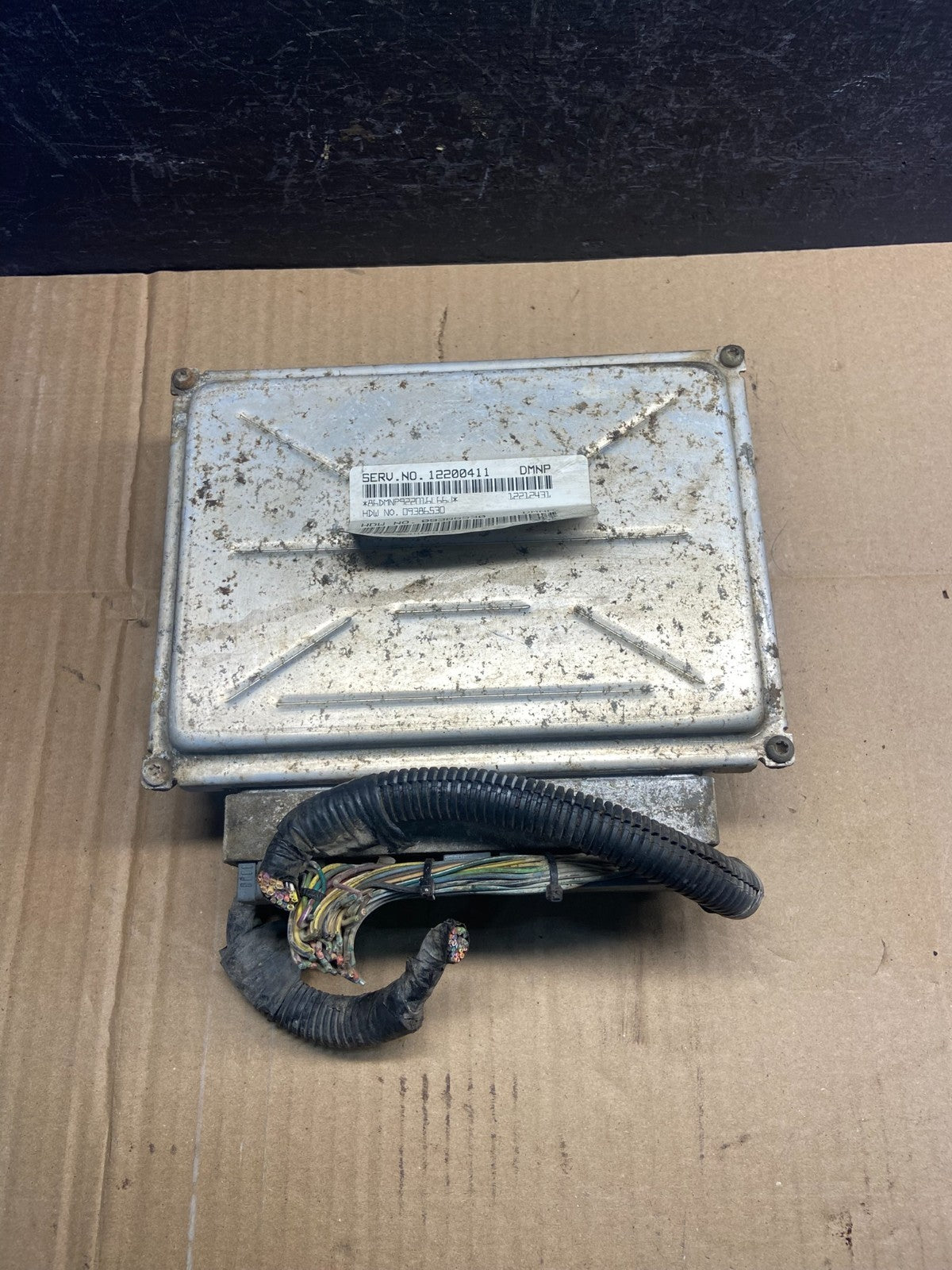 2001-2002 Silverado Tahoe Engine Computer Module 12200411 ECM ECU AD5085 DG0