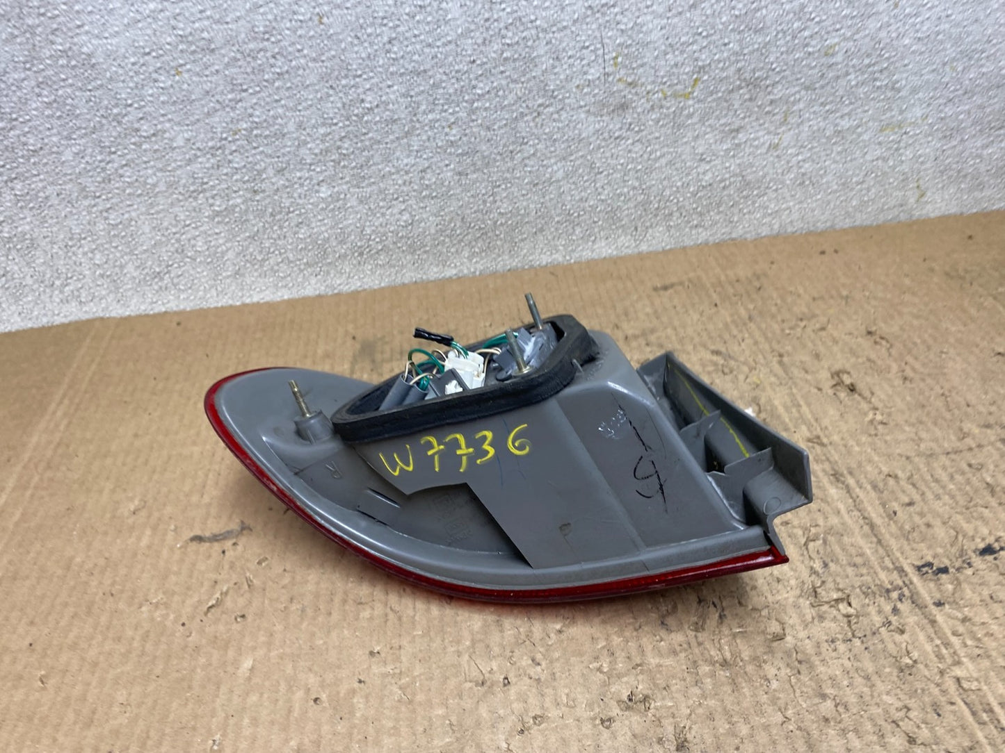 1998 1999 2000 Toyota Corolla Right Passenger Side Tail light OEM W7736 DW4