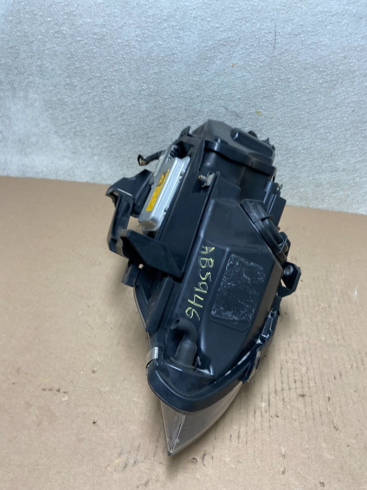 2004 to 2007 BMW 525i 5 Series Headlight Left LH Xenon AFS AB5946 DW6