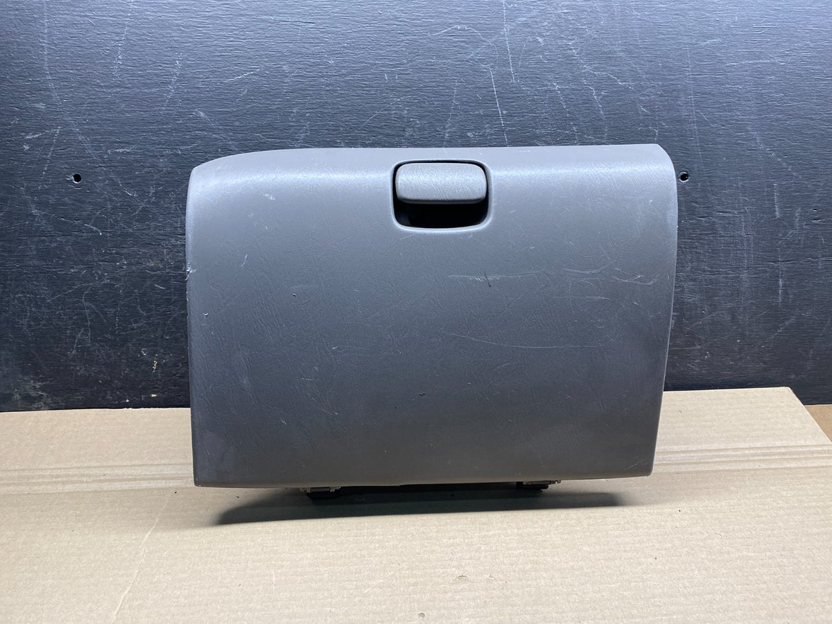 2001-2006 Toyota Sequoia Front Right Passenger Storage Glove Box AH7575 DG0