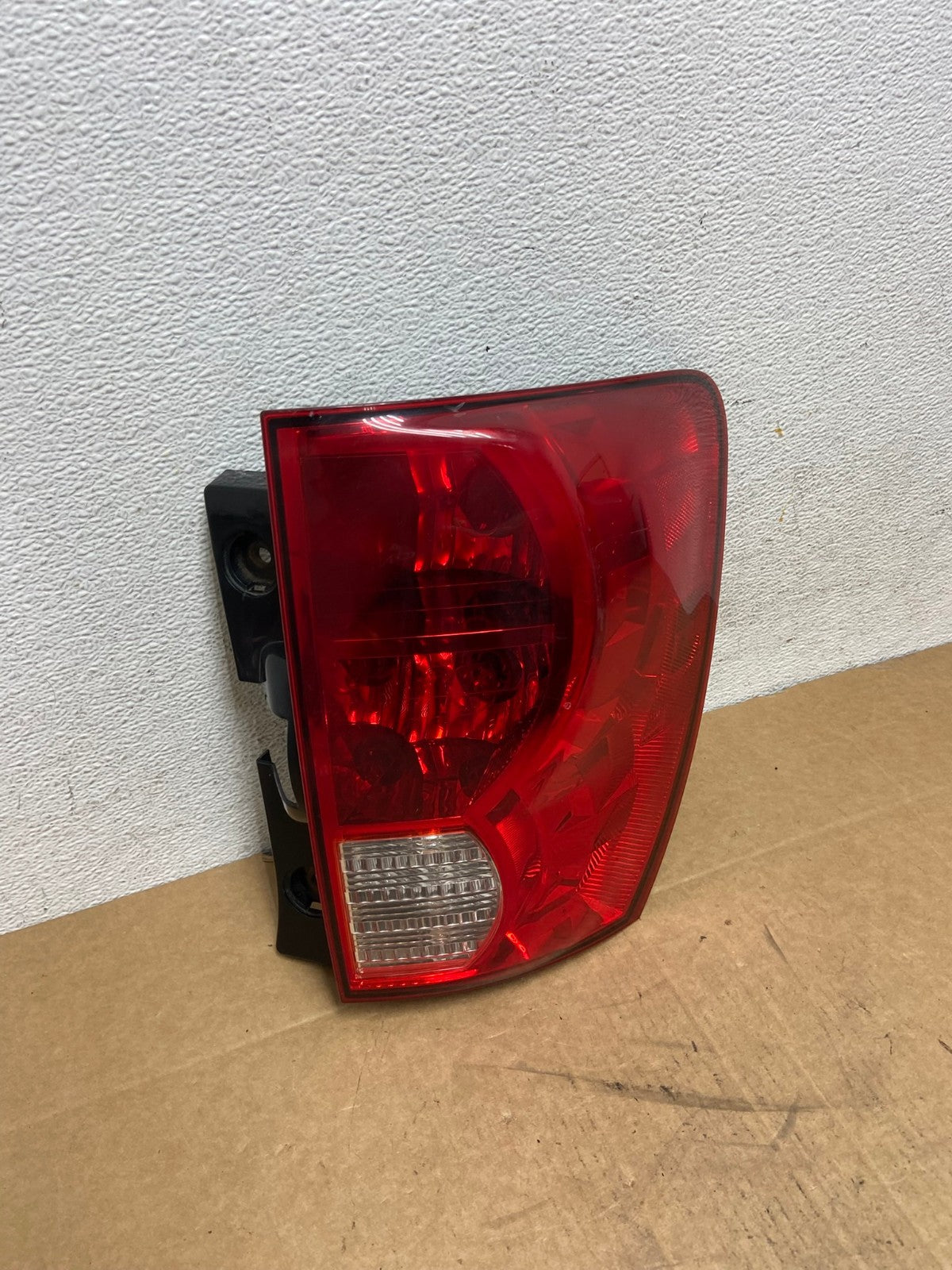 2006-2009 Pontiac Torrent Right Passenger Rh Side Tail Light AD5997 LK2