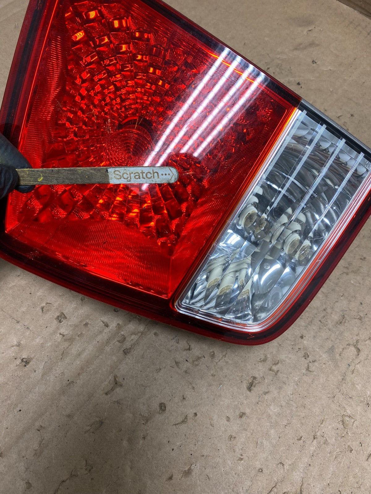 2009 2010 2011 Kia Borrego Right Passenger Side Inner Tail Light U8721 DW3