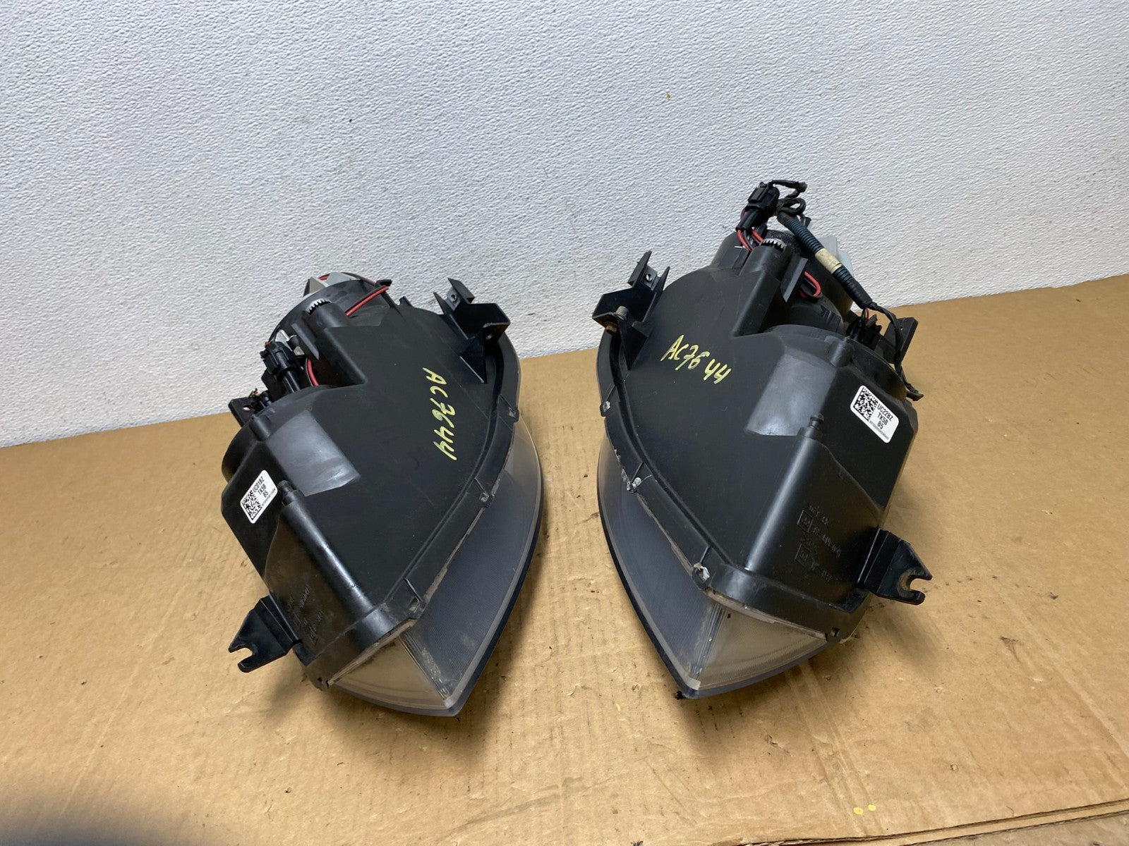 2005 to 2006 Nissan Altima Left+Right Set Halogen Headlights AC7644 DW10