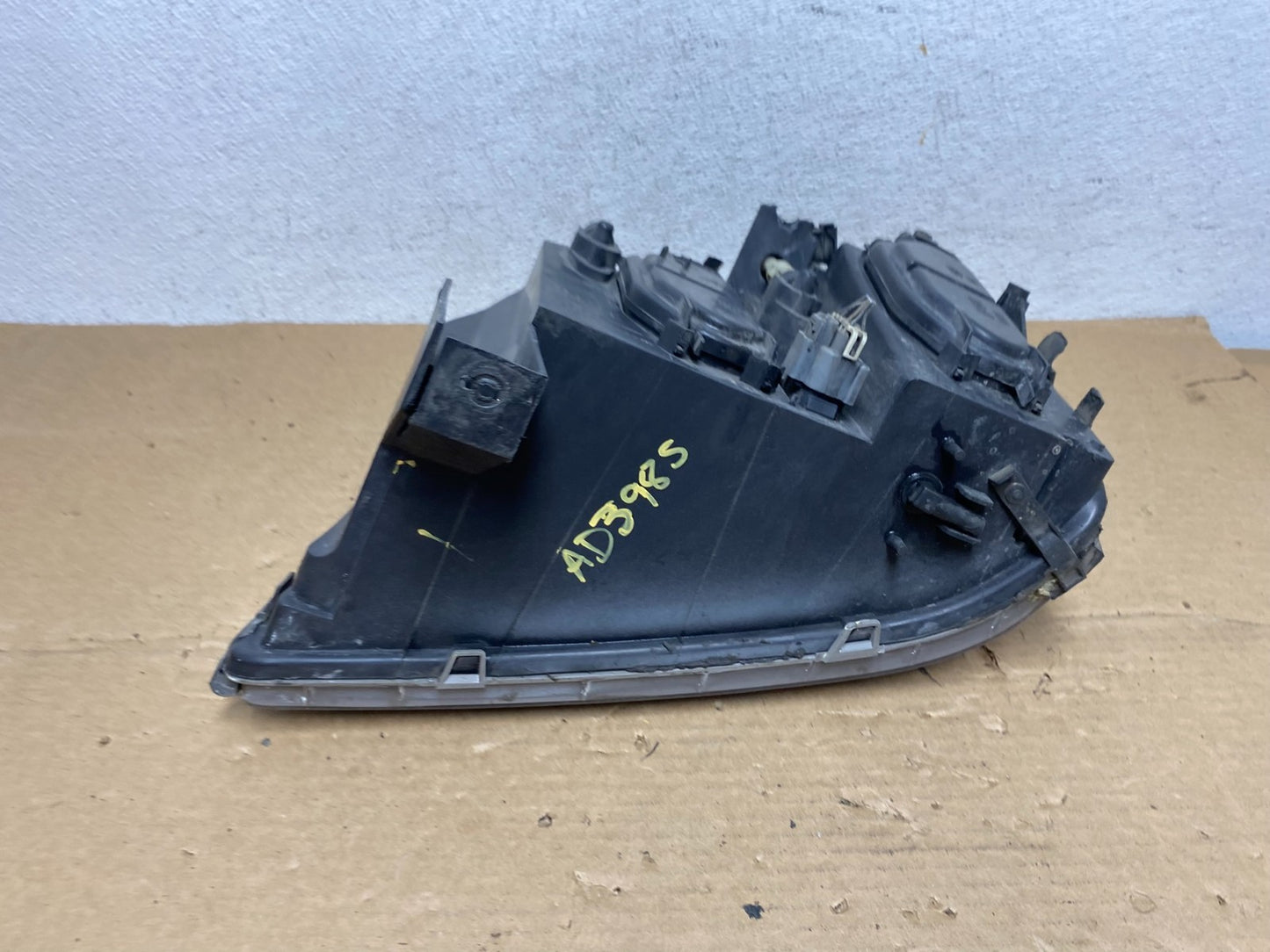 2000 to 2005 Cadillac Deville Right Passenger RH Side Headlight AD3985 DW8