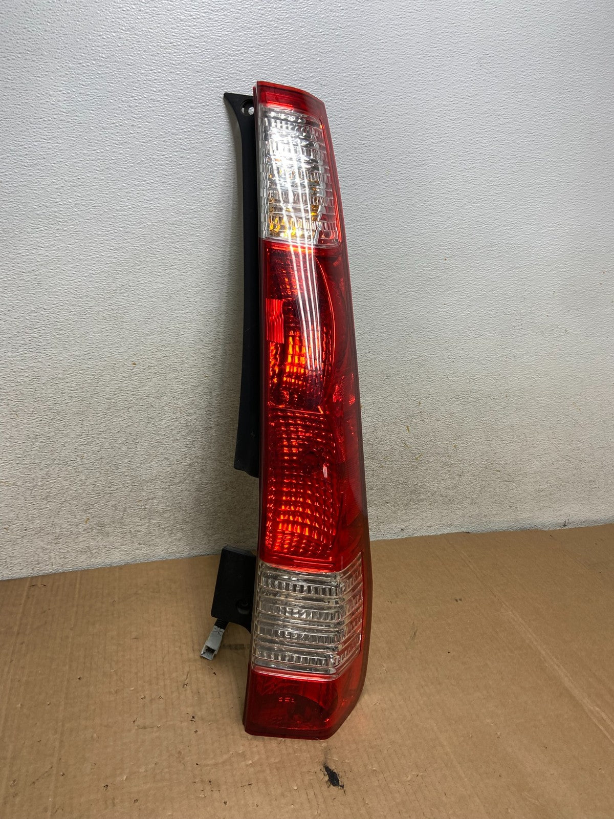 2005 to 2006 Honda Cr-v Crv Right Passenger Side Tail Light AI8511 LK2