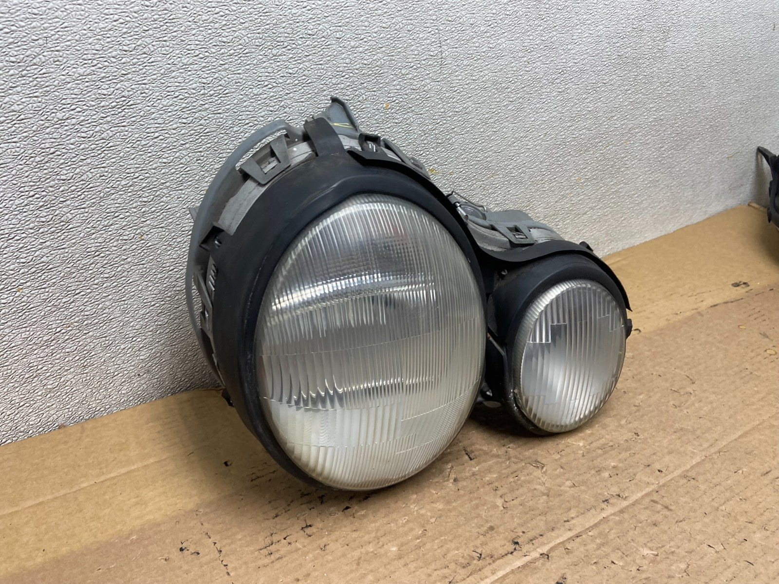 1997-1999 Mercedes E E320 W210 Right Passenger Xenon HID Headlight AB5275 DG2