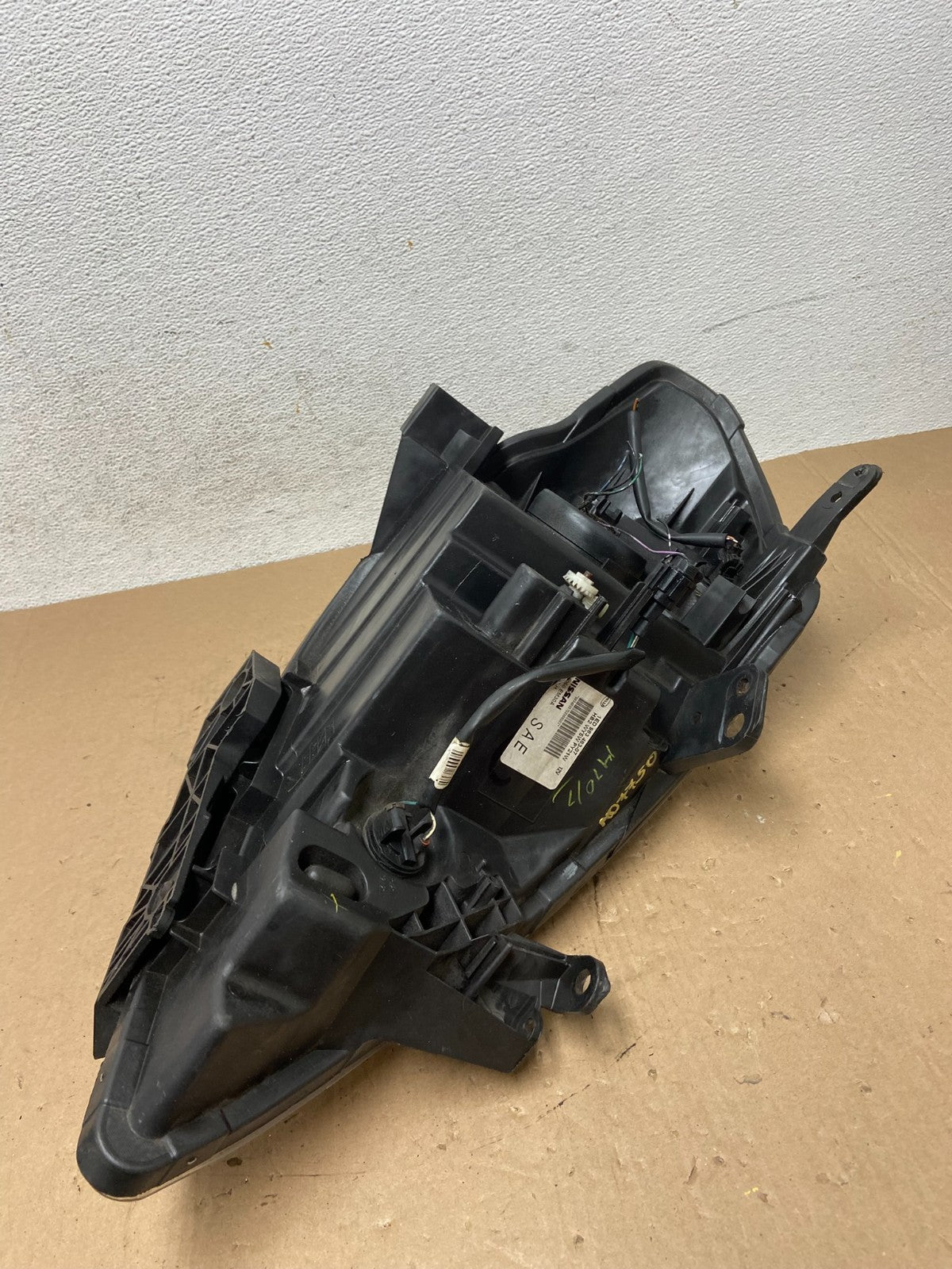 2008 to 2012 Nissan Versa Headlight Halogen Left Driver Lh Side AD7750 DW5