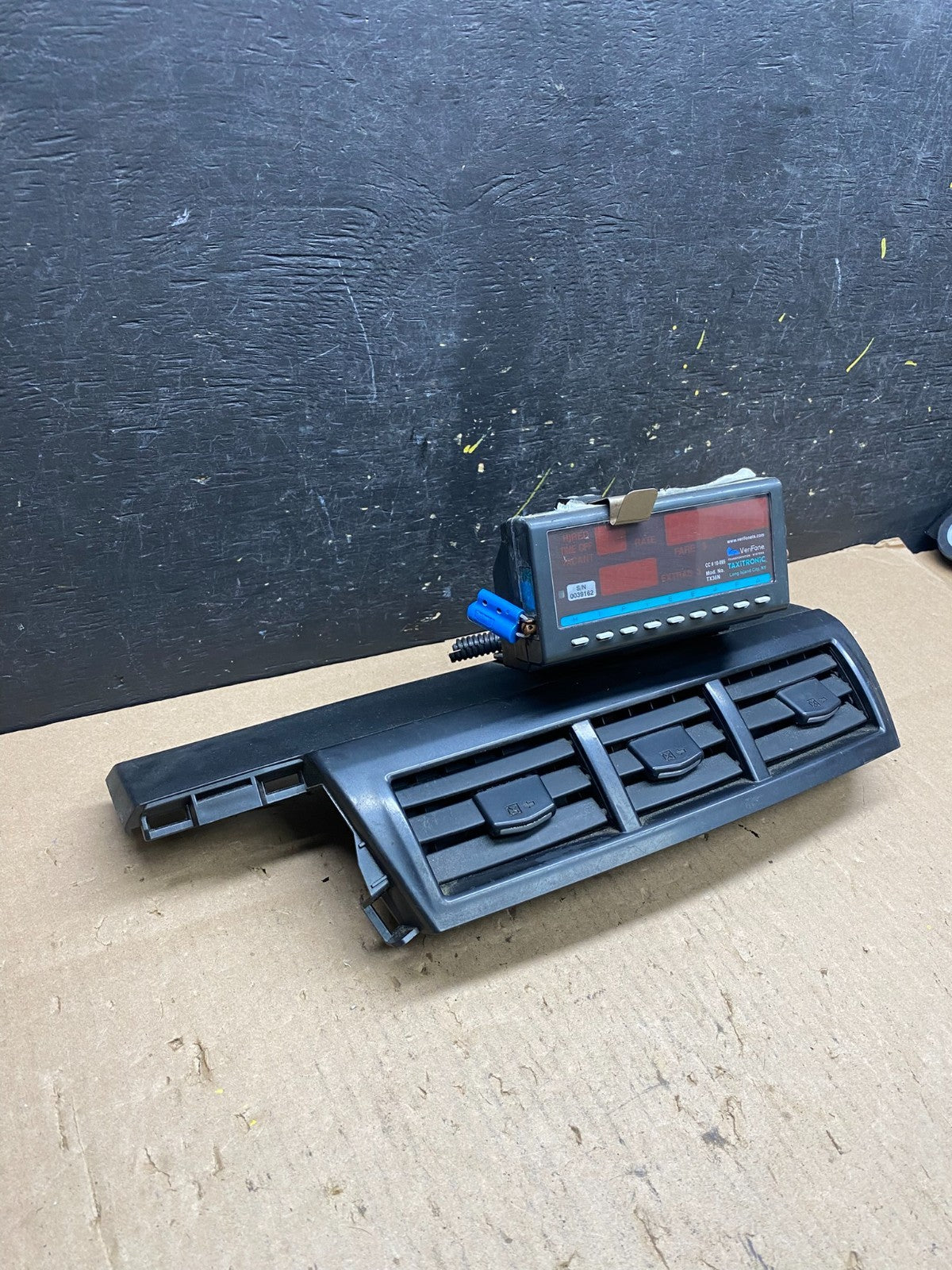 2012 2013 2014 Toyota Prius V Front Center Dash Air Vent T4862 PS2