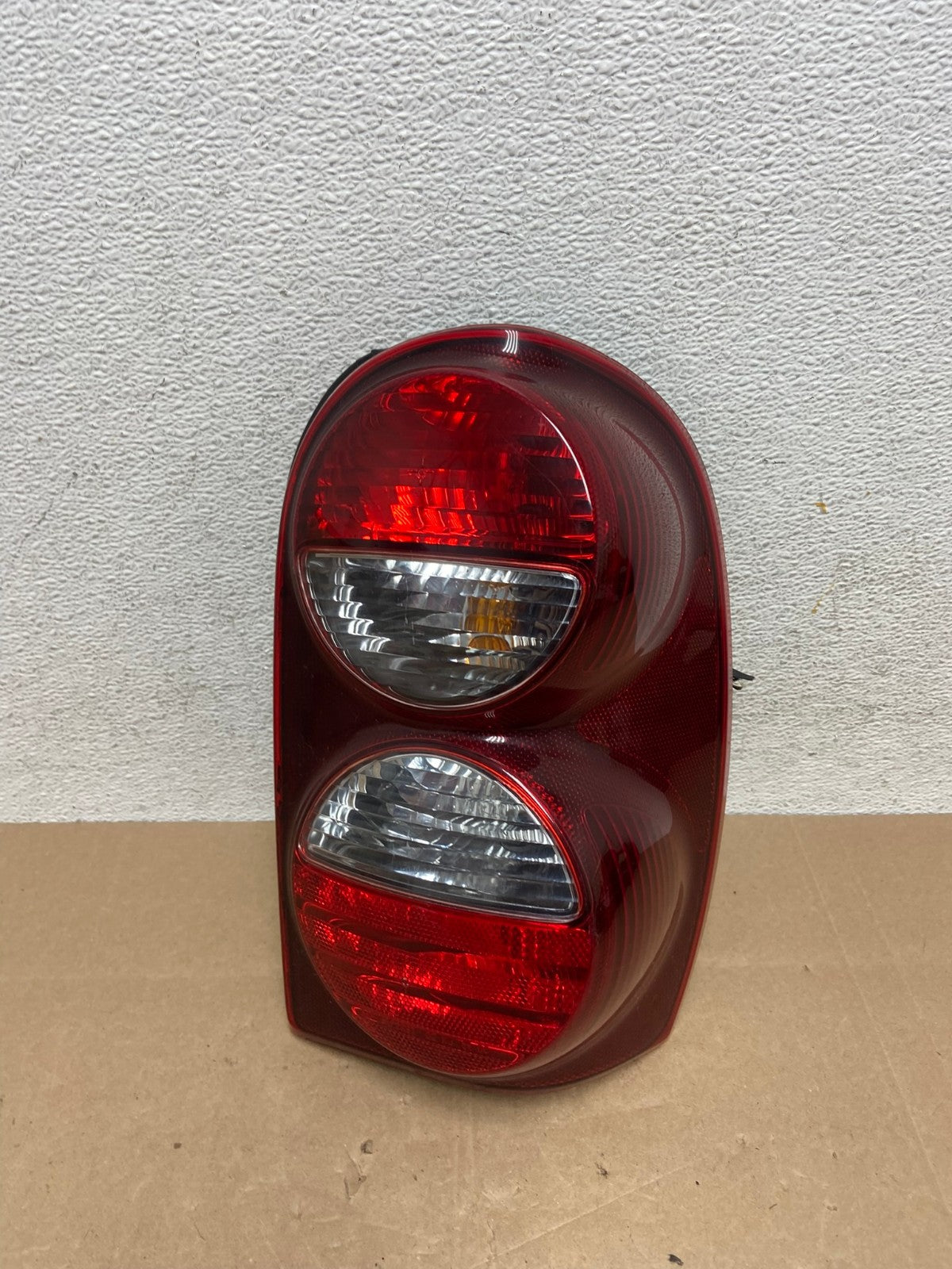 2005 2006 2007 Jeep Liberty Right Passenger Rh Side Tail Light AE5028 LK0