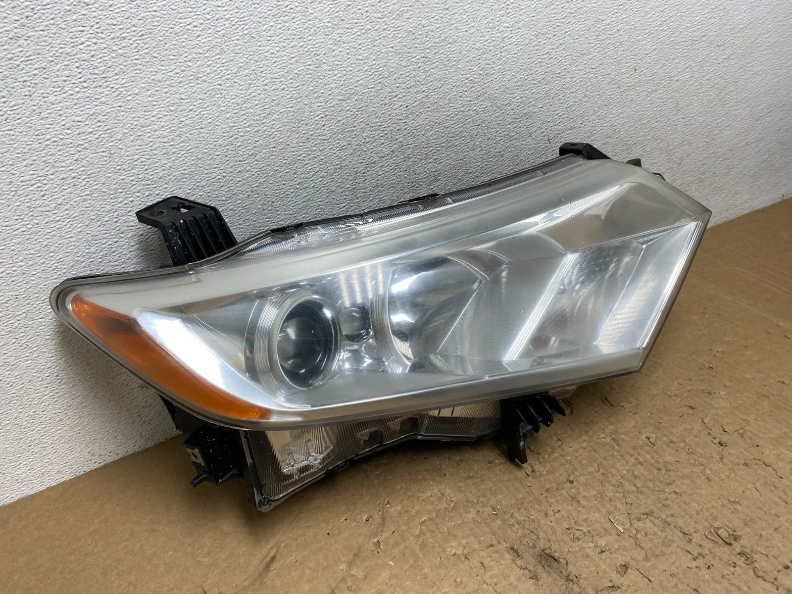 2012 to 2017 Nissan Quest Right Passenger RH Headlight Halogen AG1322 DW2
