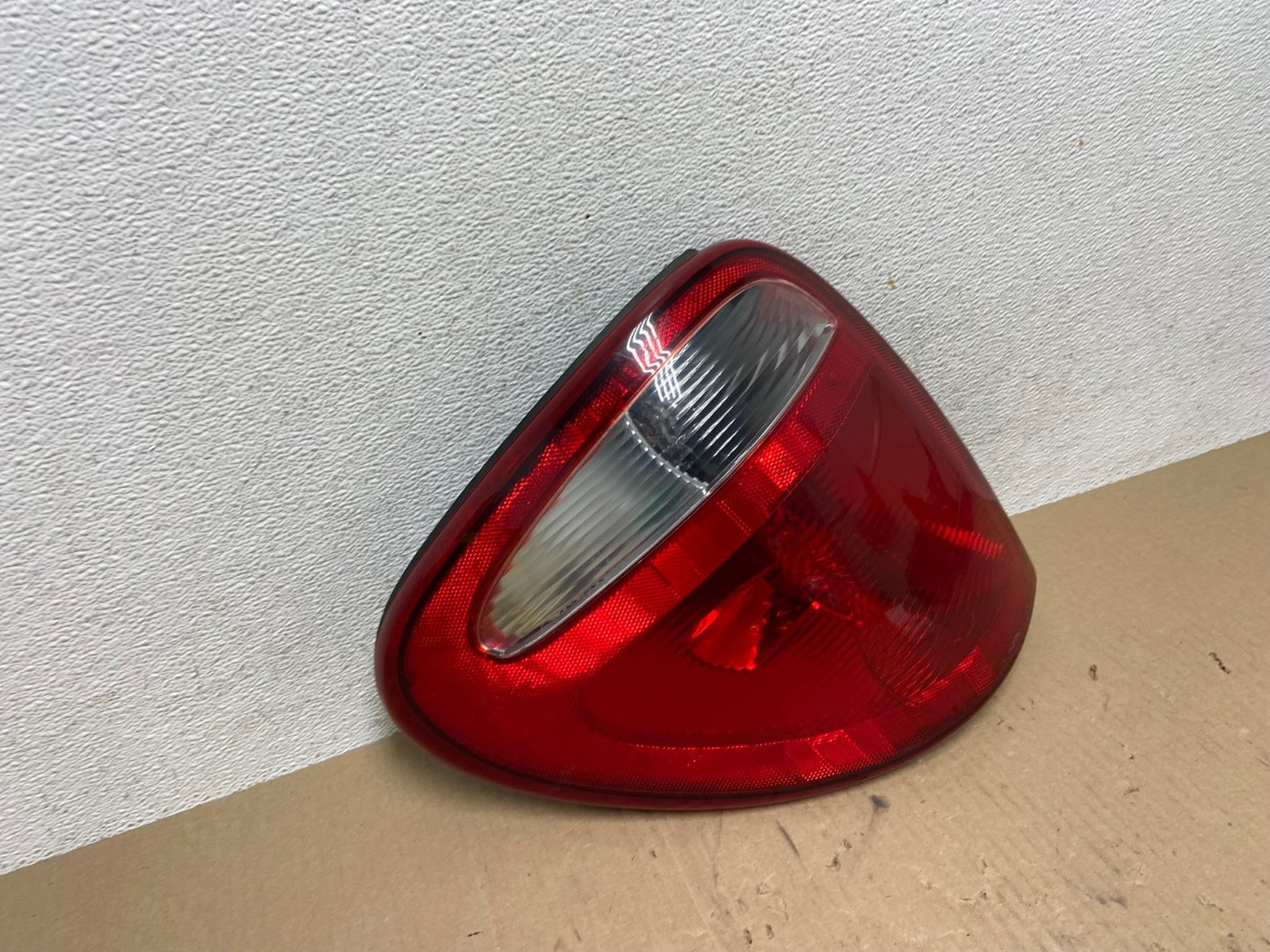 2001 to 2003 Dodge Grand Caravan Left Driver Lh Tail Light AE7043 LK2