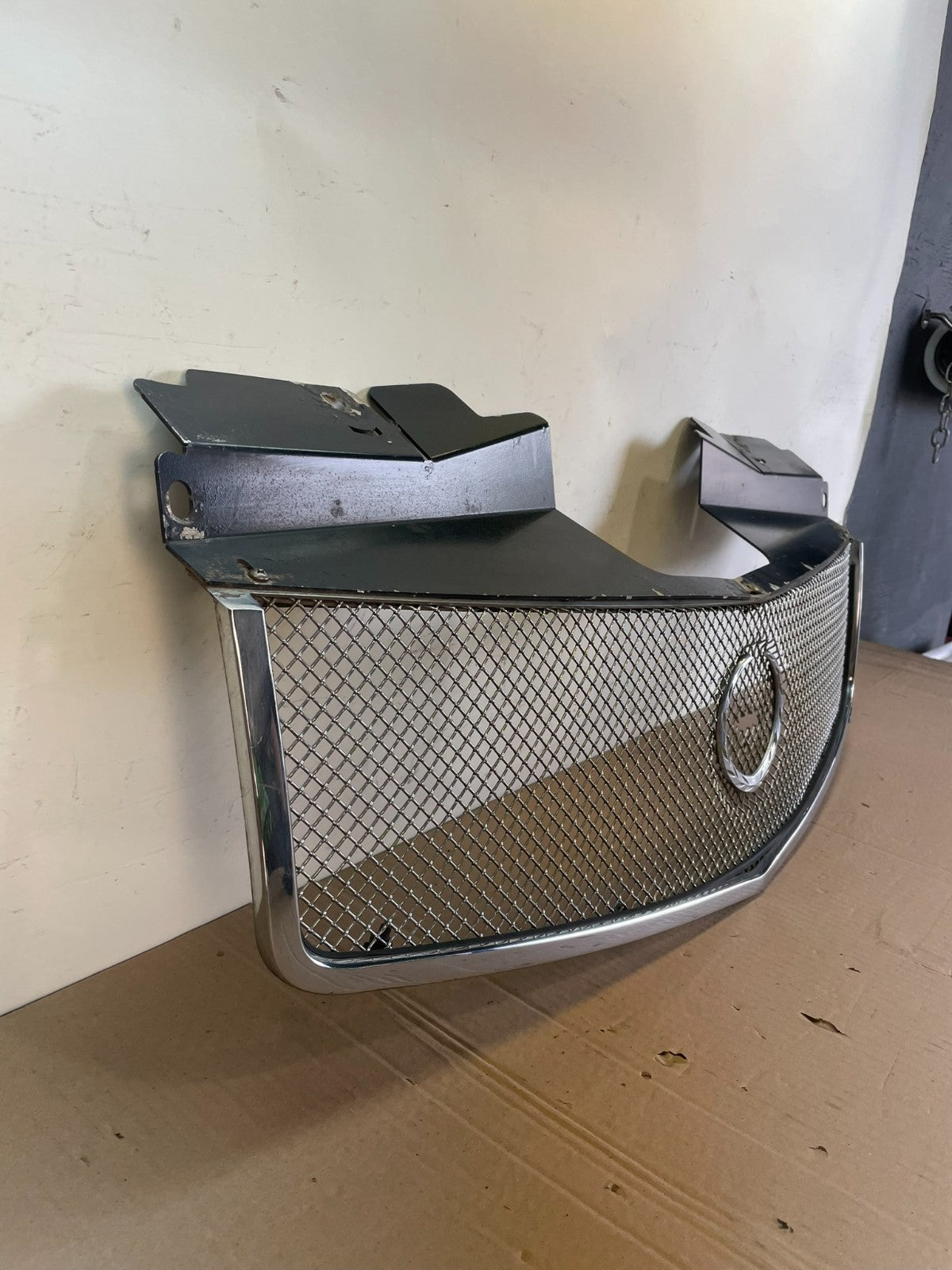 2003 to 2007 Cadillac Cts Front Upper Grill Grille Aftermarket AG7691 DG2