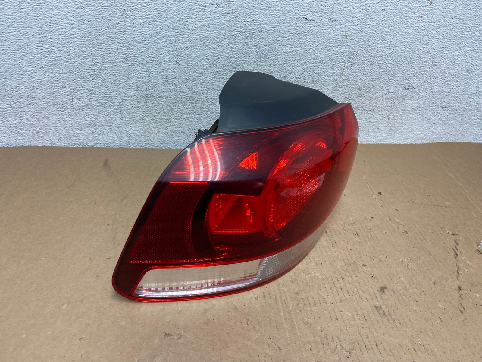 2010 to 2014 Volkswagen Golf & GTI Hatchback Left Side Tail Light AD7985 LK2