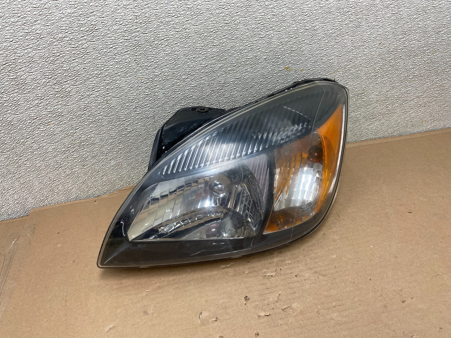 2010 to 2011 Kia Rio Left Driver LH Side Halogen Headlight AA9900 DG0