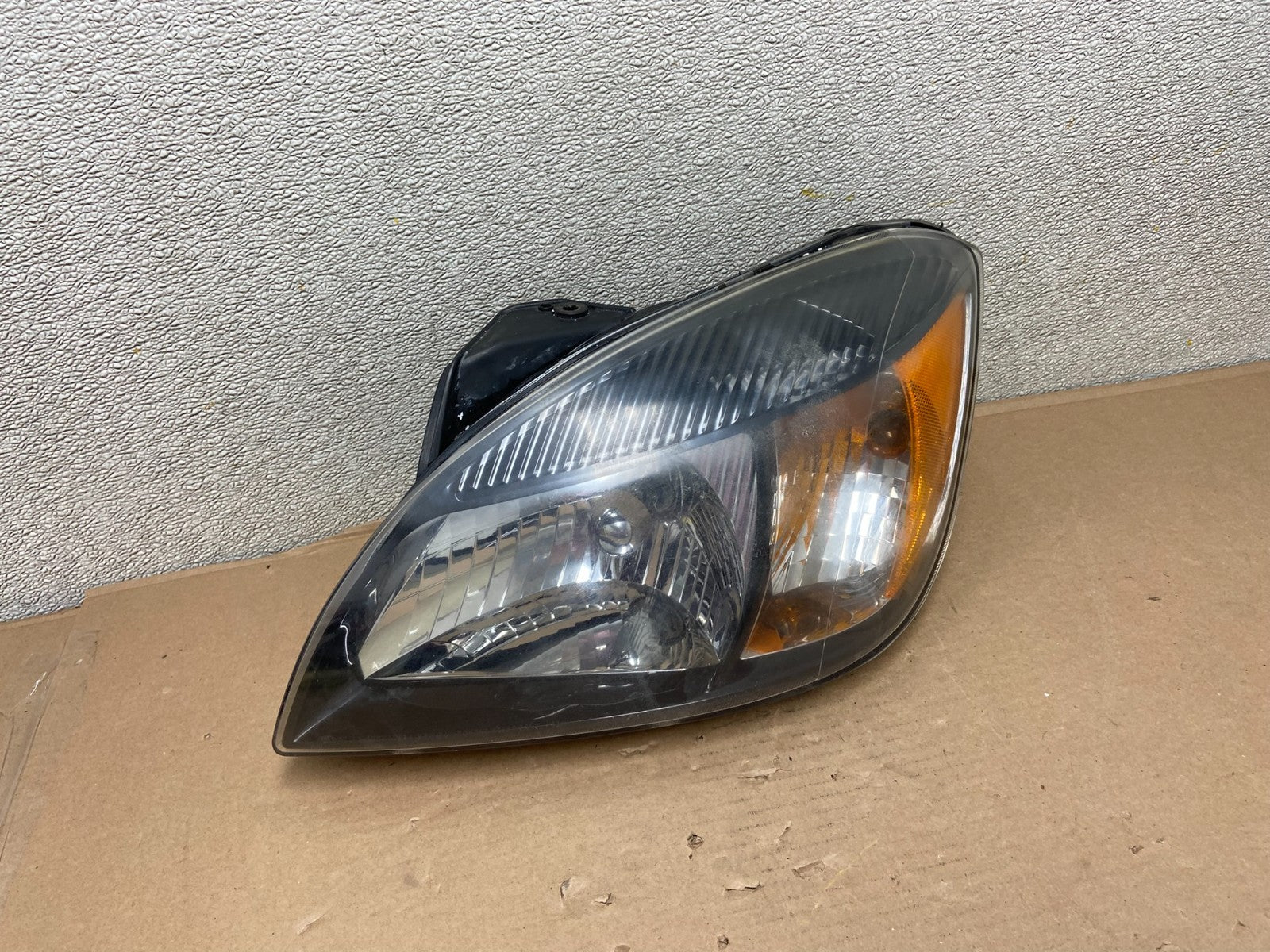 2010 to 2011 Kia Rio Left Driver LH Side Halogen Headlight AA9900 DG0