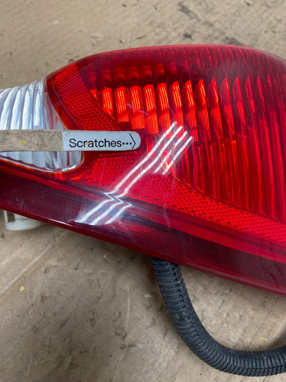 2002 - 2006 Chevrolet Avalanche Right Passenger Rh Side Tail Light OEM AB8539 DW3